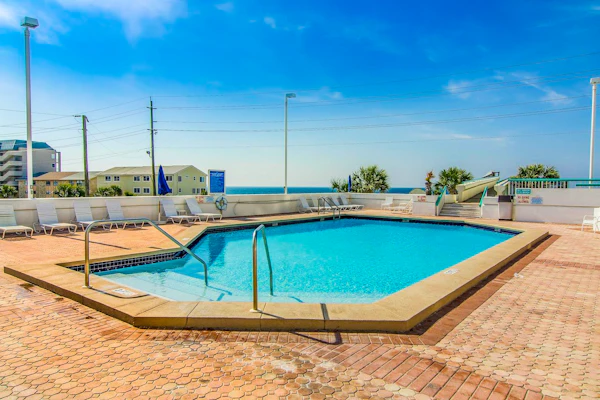 Gorgeous gulf-side home w/free WiFi/gulf view/shared pool & hot tub/central AC