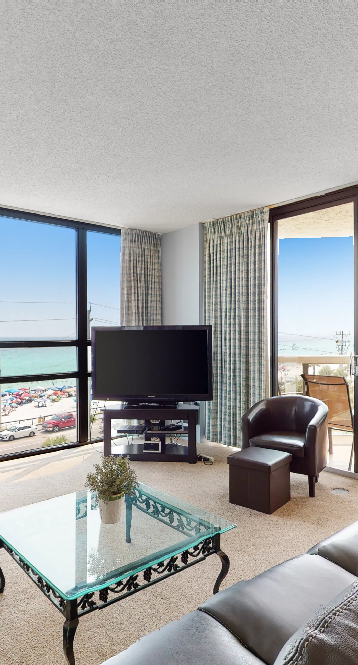 Beautiful beachside home w/central AC, internet, gulf views, shared pool/hot tub