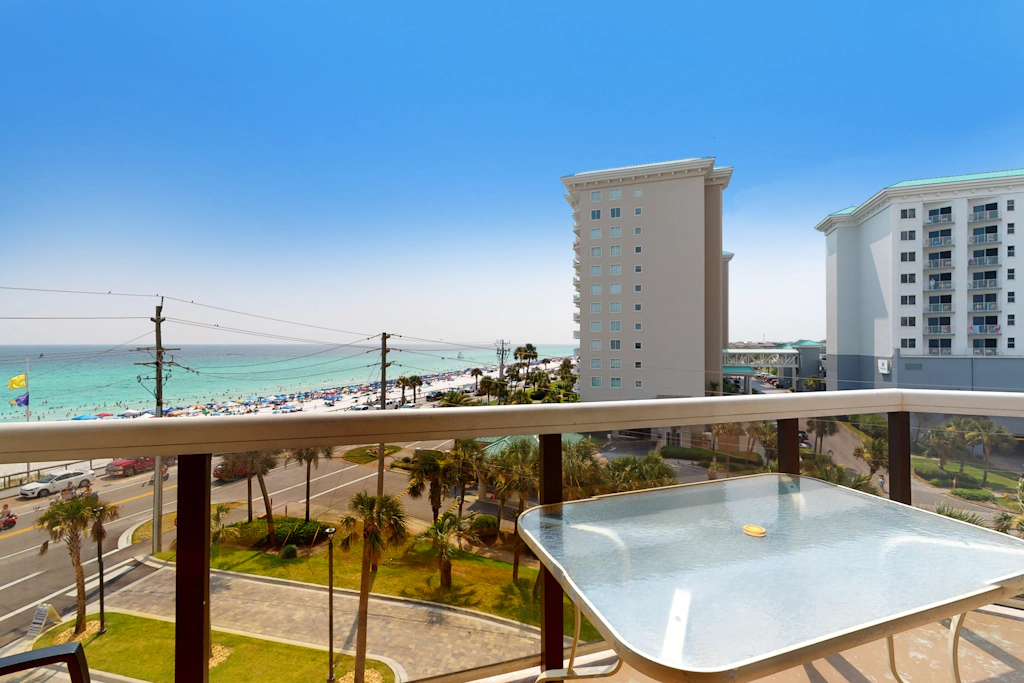 Beautiful beachside home with central AC, internet, gulf views, shared pool, hot tub