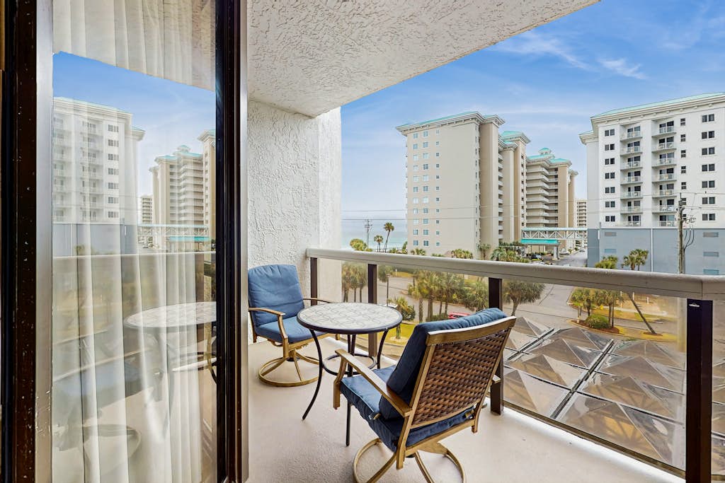 Updated Gulf view condo with resort pool, hot tub, gym & beach bar