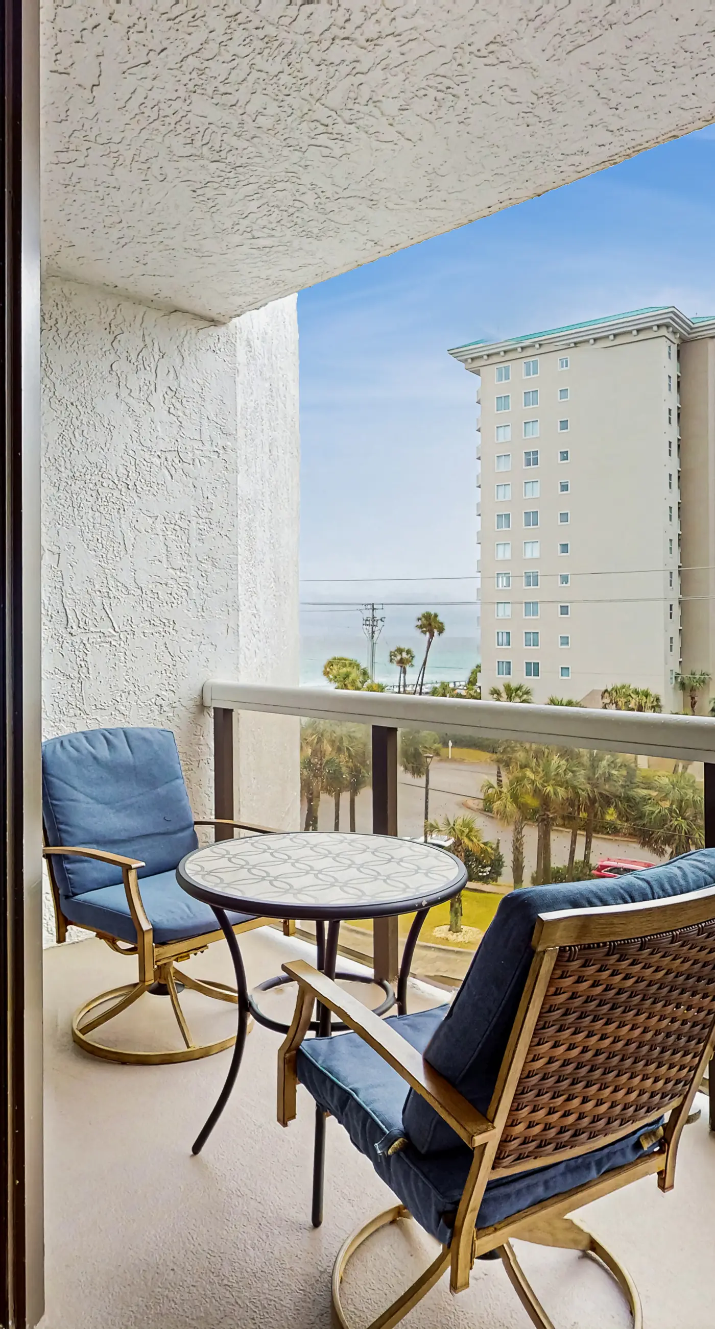 Updated Gulf view condo with resort pool, hot tub, gym & beach bar