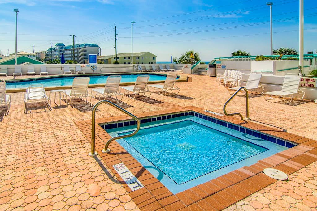 Updated Gulf view condo with resort pool, hot tub, gym & beach bar