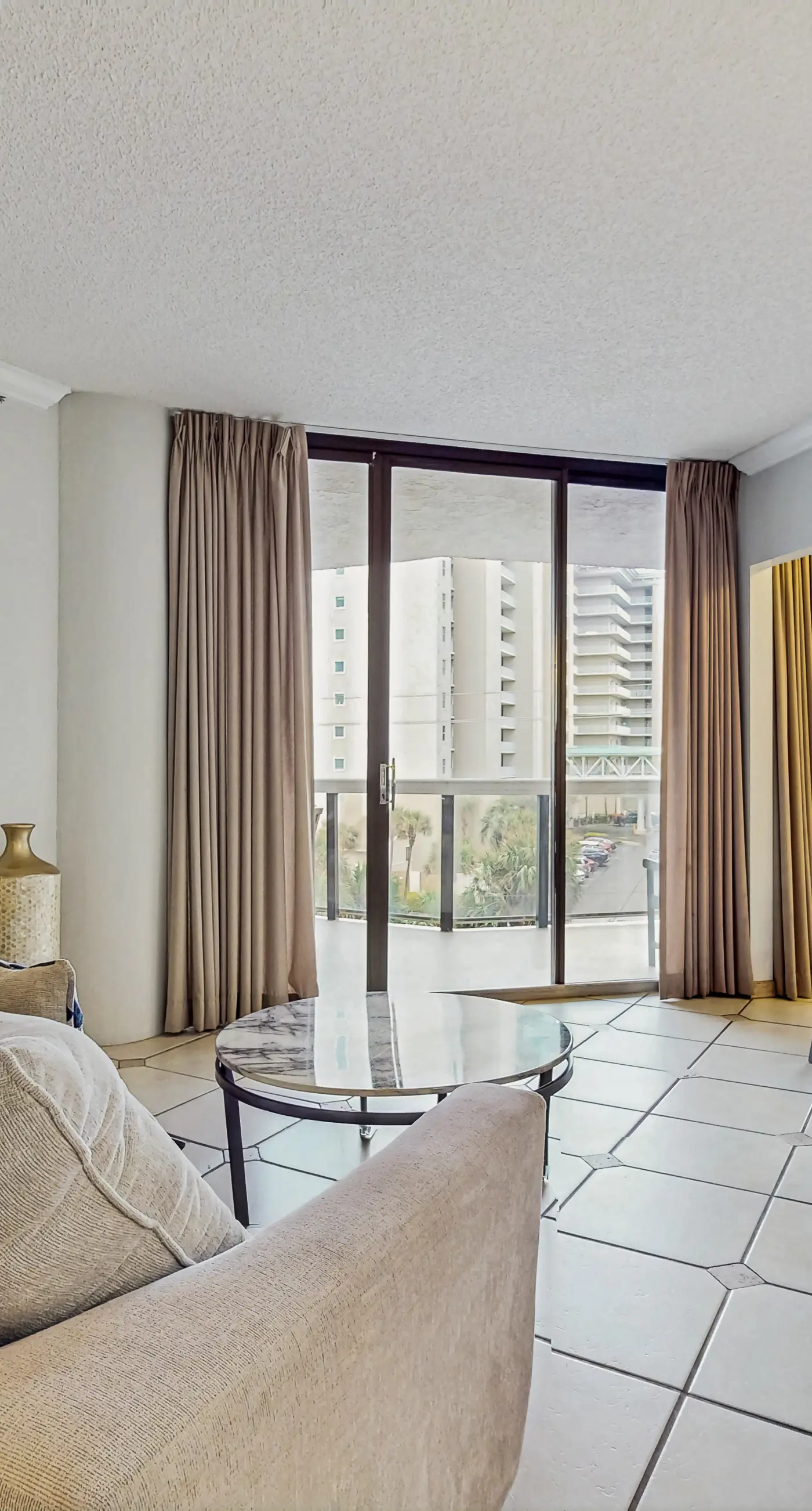 Updated Gulf view condo with resort pool, hot tub, gym & beach bar