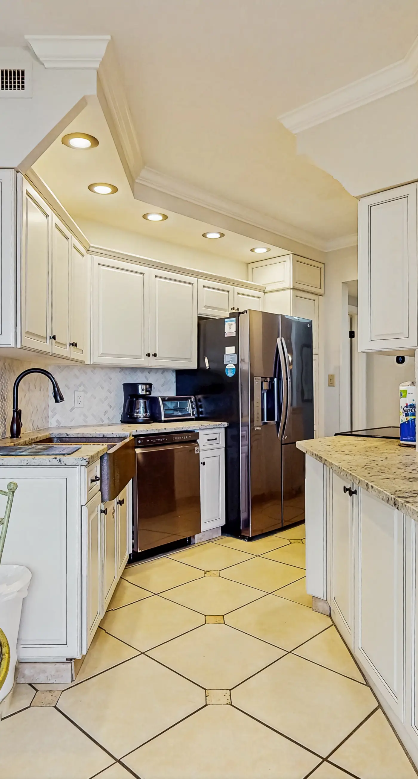 Updated Gulf view condo with resort pool, hot tub, gym & beach bar