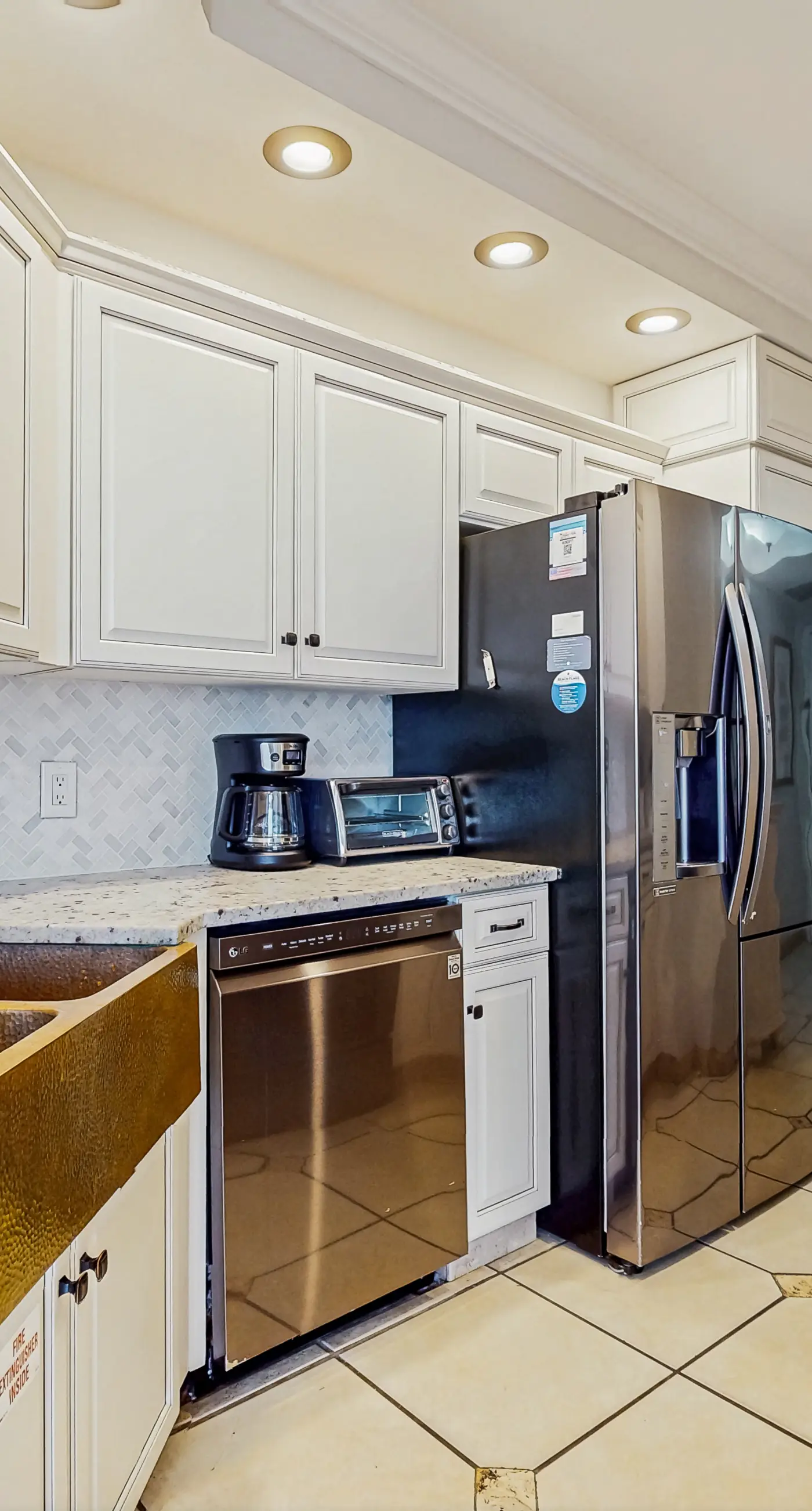 Updated Gulf view condo with resort pool, hot tub, gym & beach bar