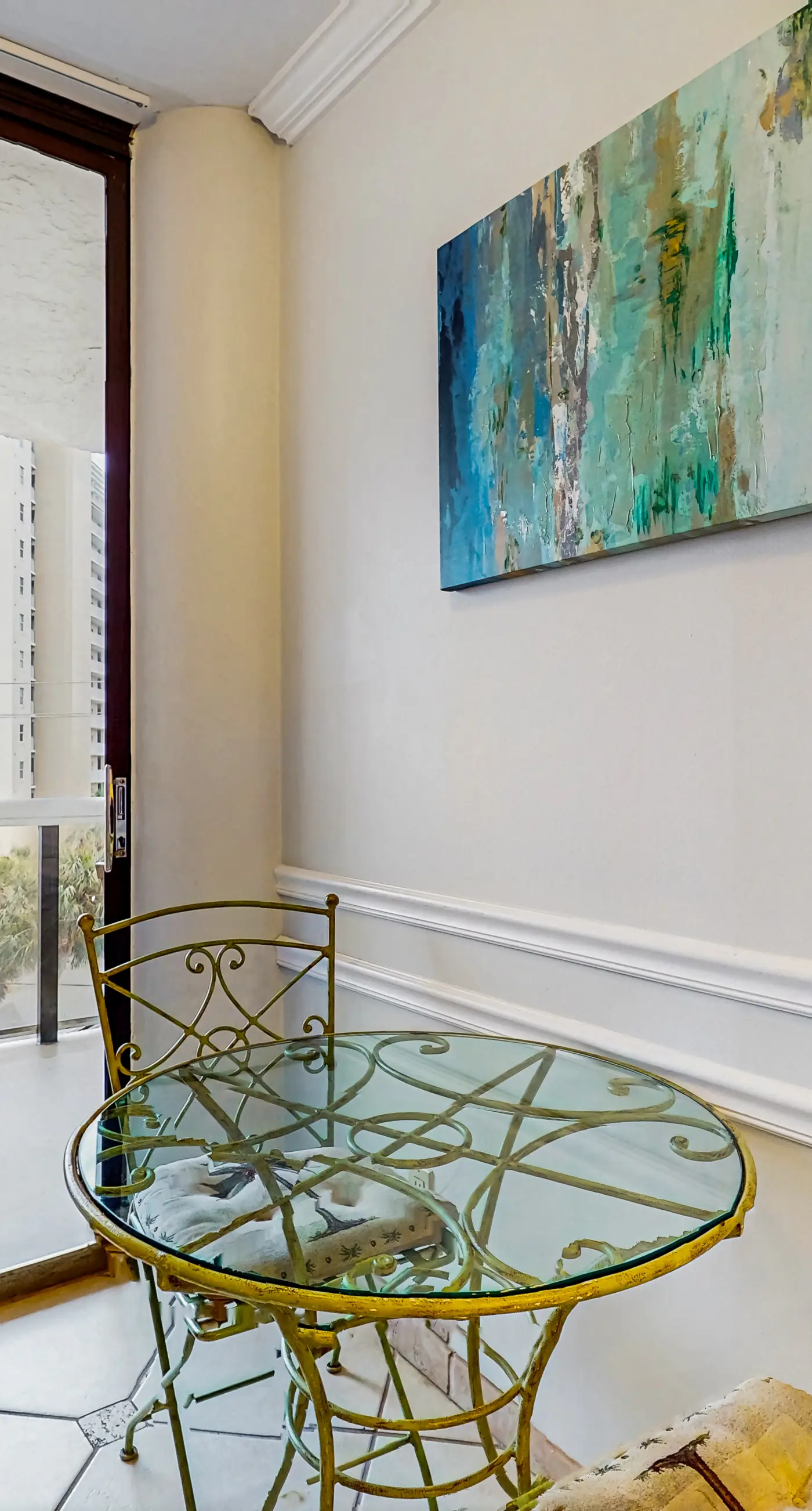 Updated Gulf view condo with resort pool, hot tub, gym & beach bar