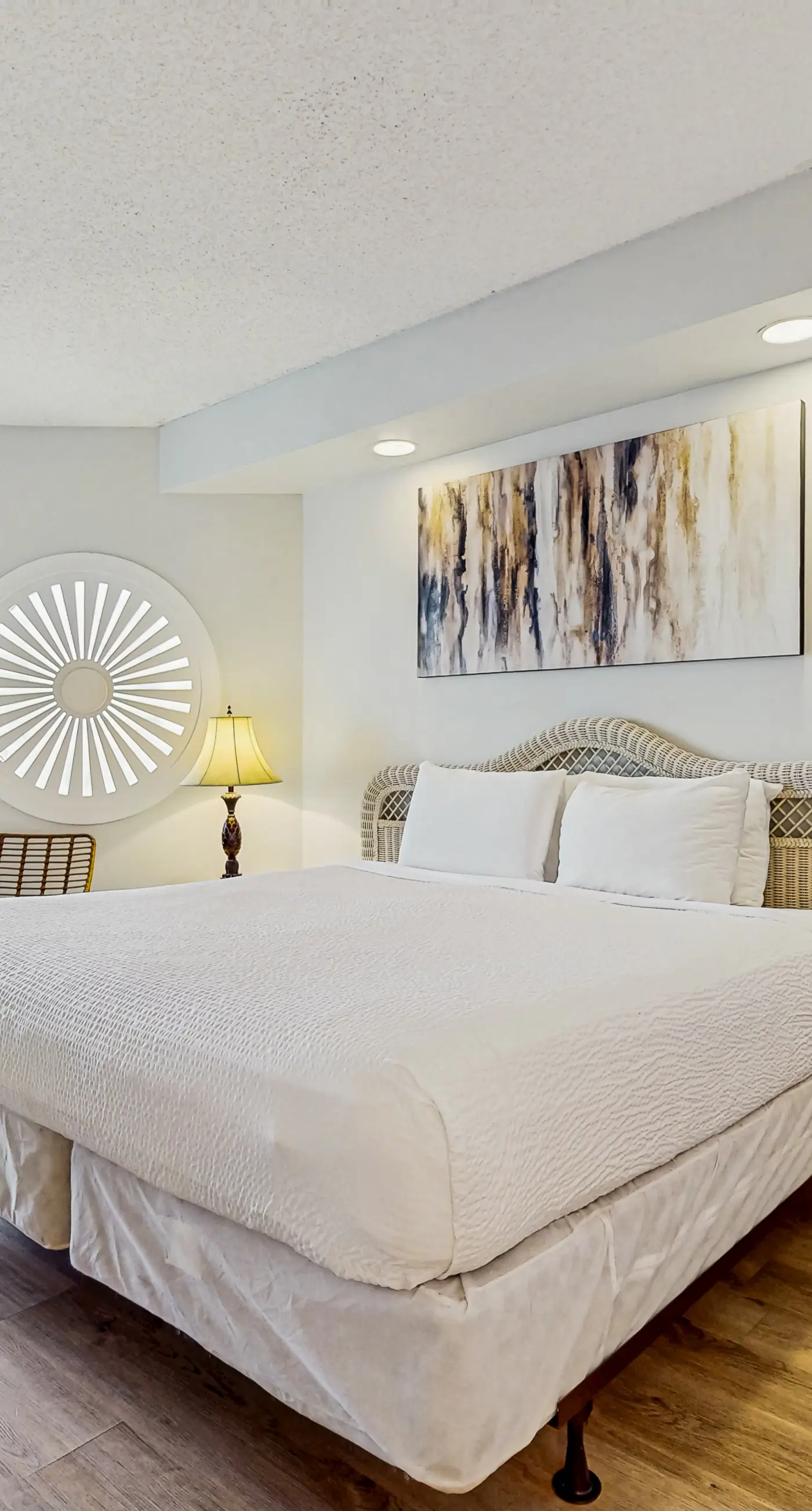 Updated Gulf view condo with resort pool, hot tub, gym & beach bar