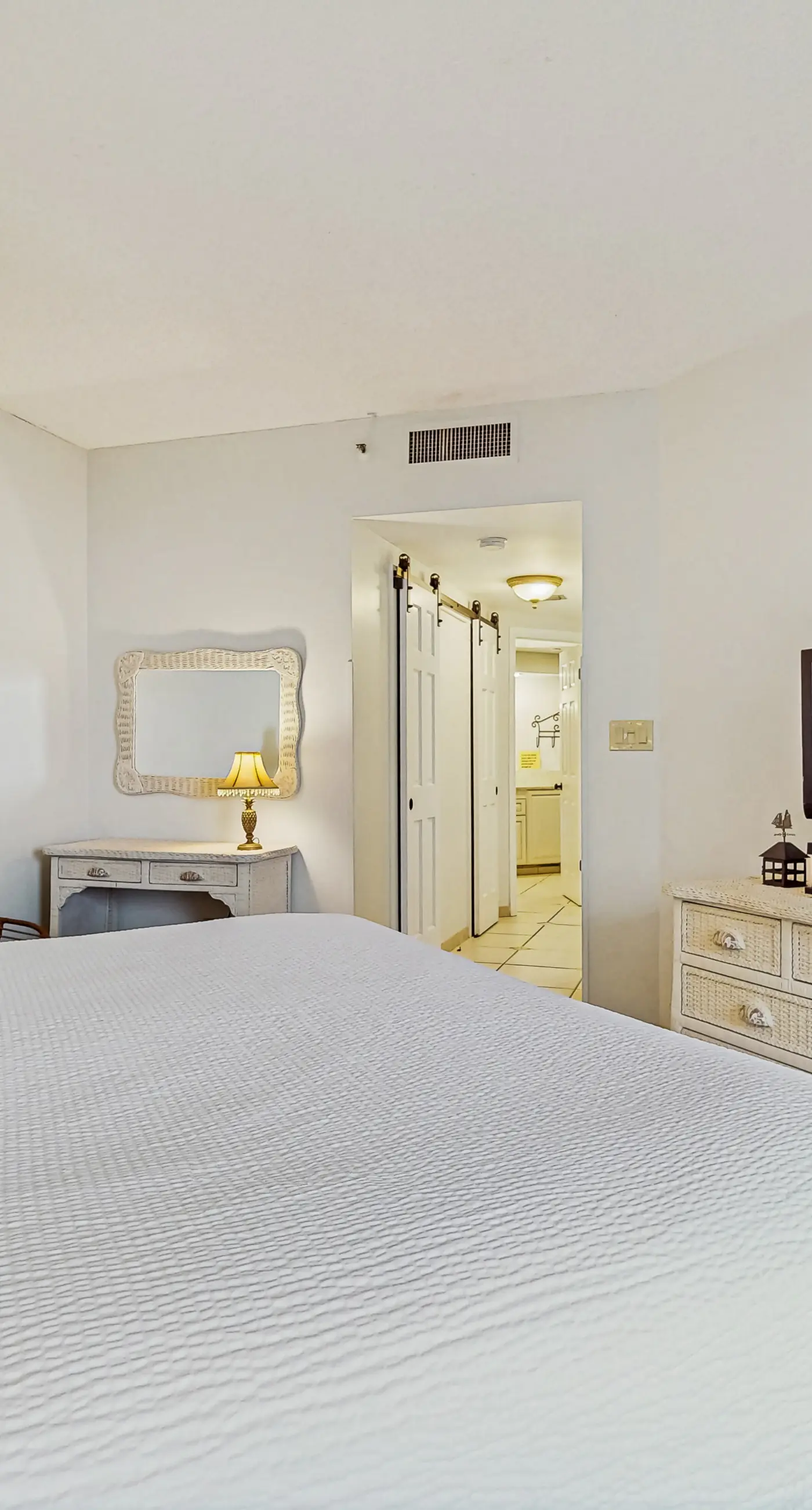 Updated Gulf view condo with resort pool, hot tub, gym & beach bar