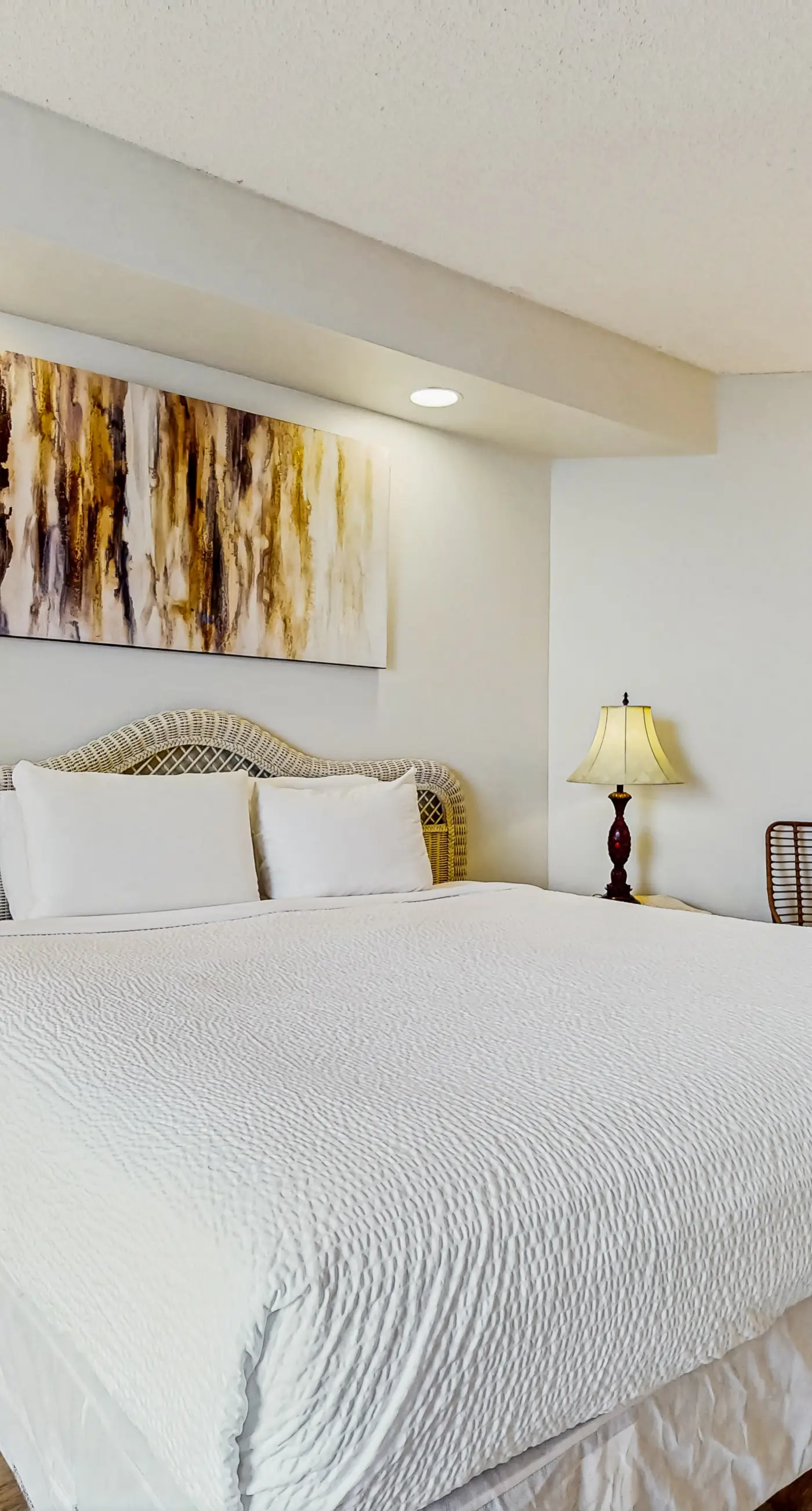 Updated Gulf view condo with resort pool, hot tub, gym & beach bar