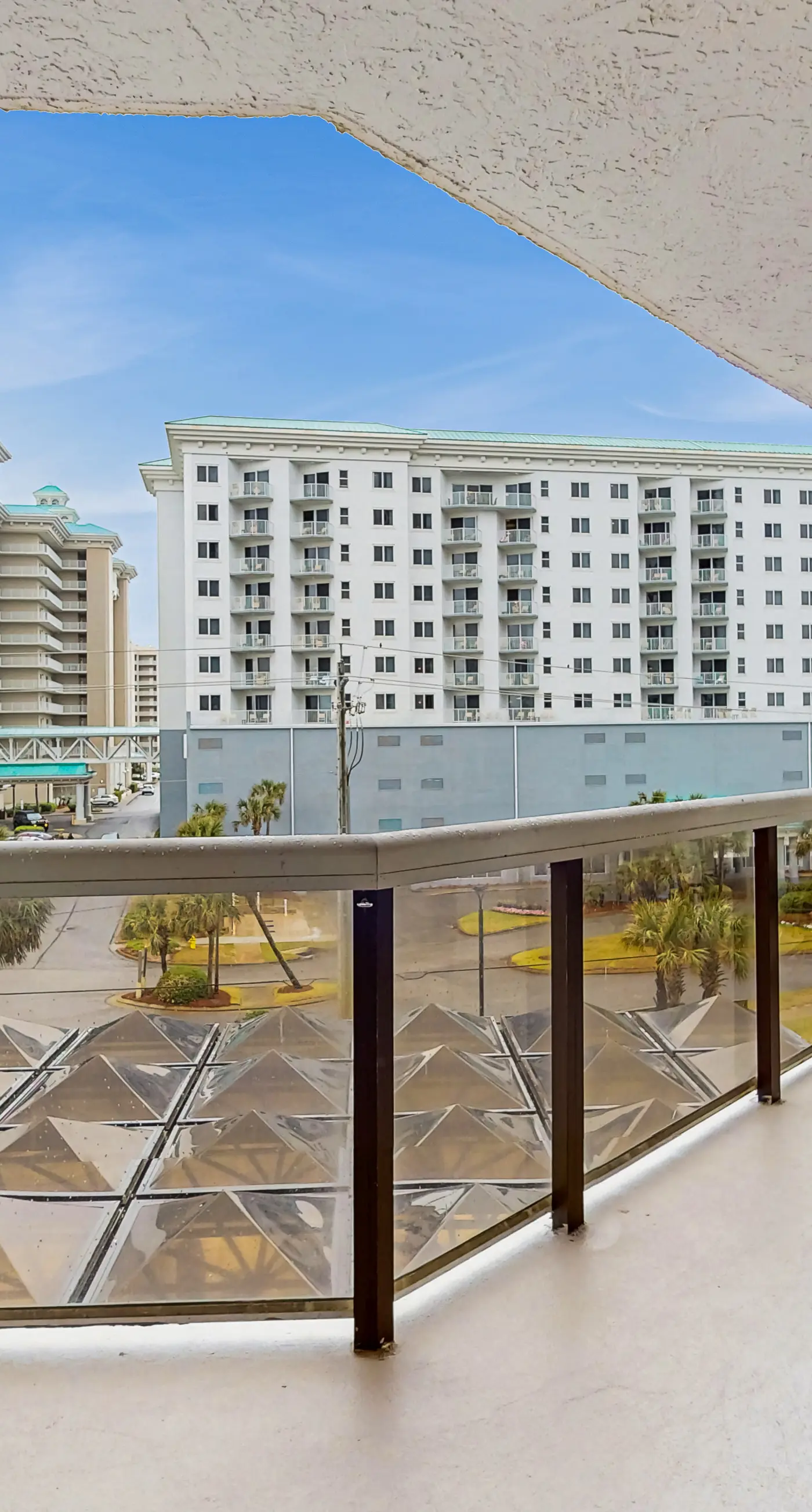 Updated Gulf view condo with resort pool, hot tub, gym & beach bar
