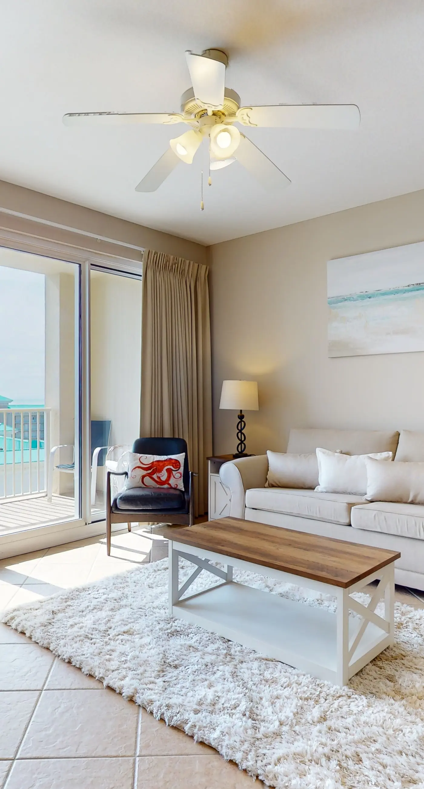 Well-appointed 15th-floor condo w/balcony, beach views, shared pool & tennis