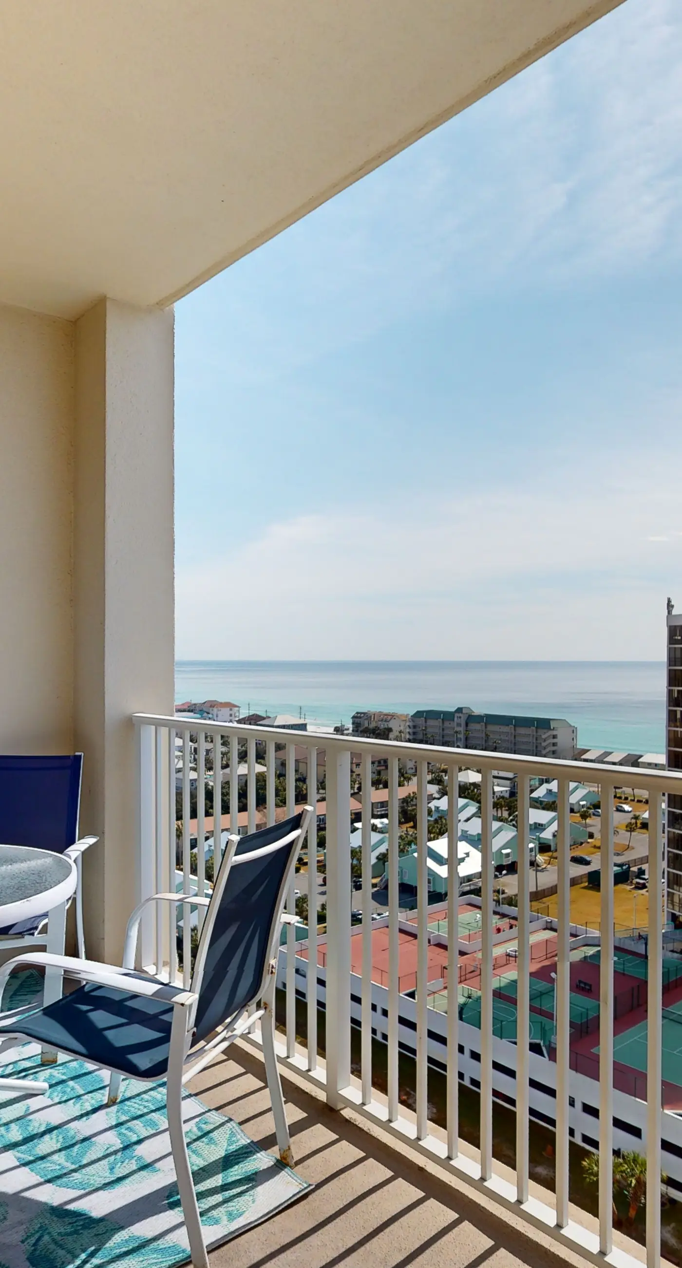 Well-appointed 15th-floor condo w/balcony, beach views, shared pool & tennis