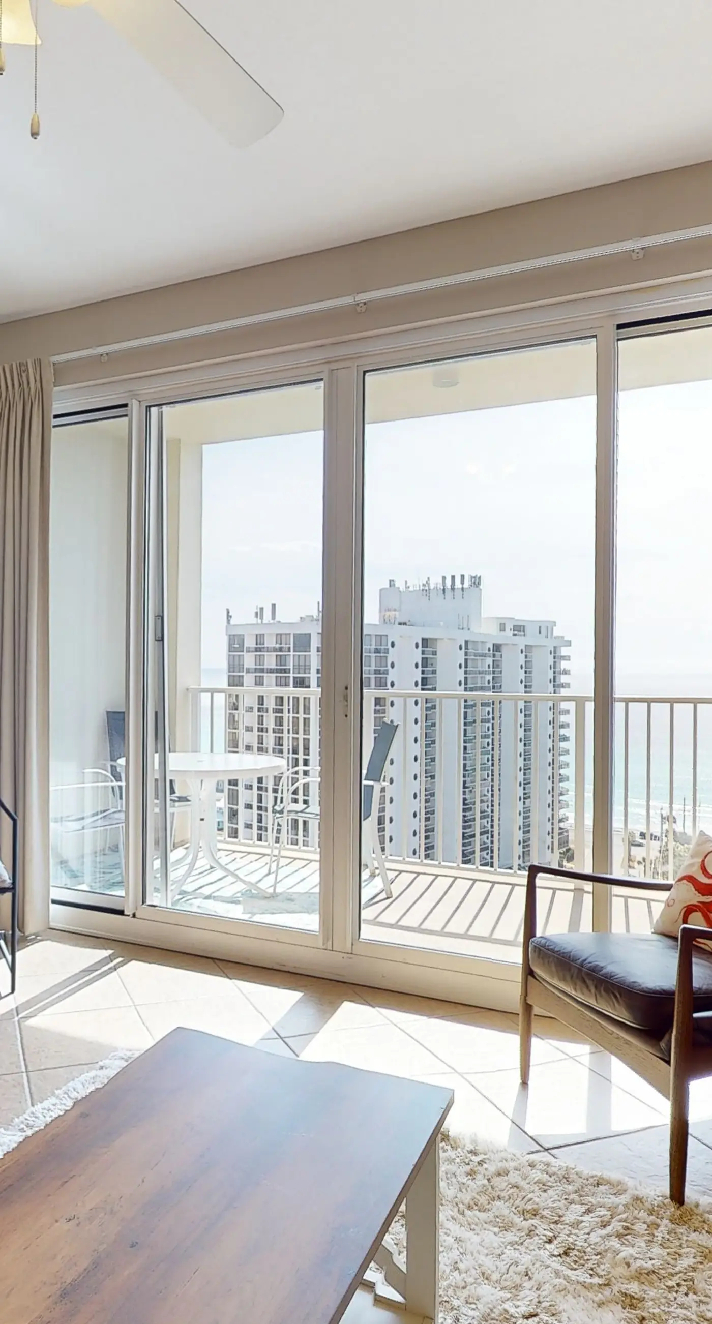 Well-appointed 15th-floor condo w/balcony, beach views, shared pool & tennis
