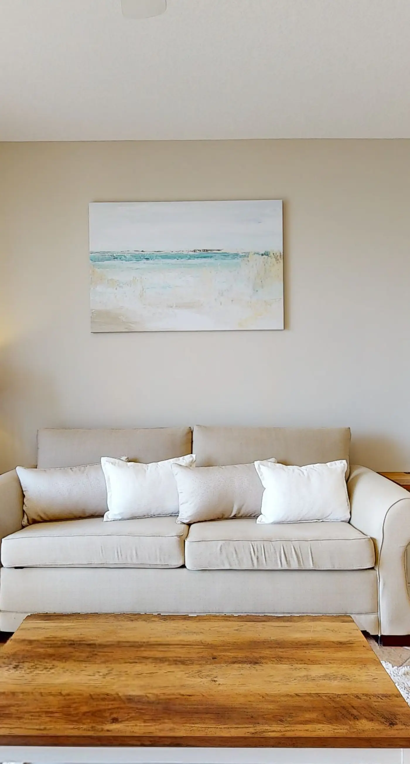 Well-appointed 15th-floor condo w/balcony, beach views, shared pool & tennis