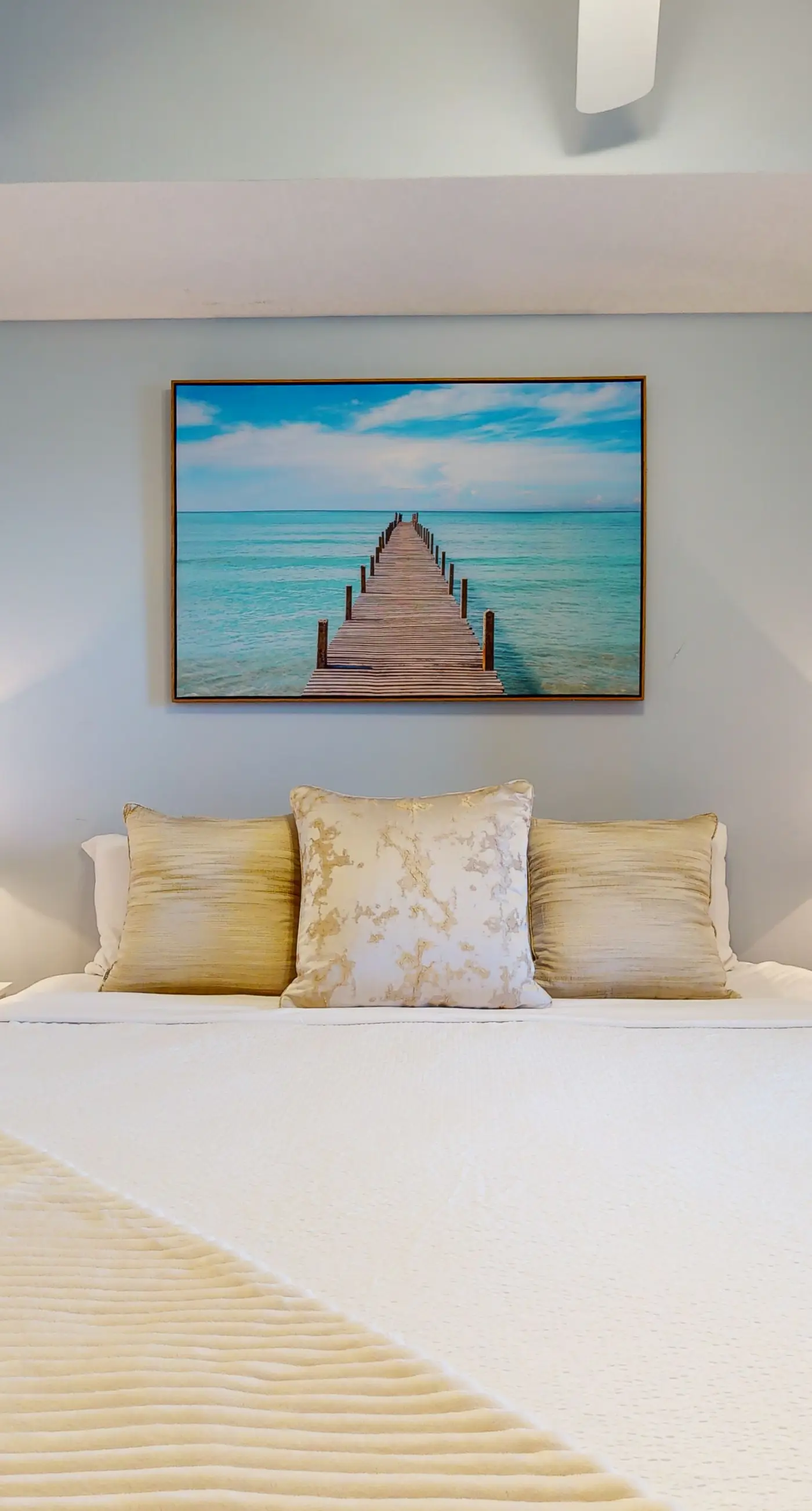 Well-appointed 15th-floor condo w/balcony, beach views, shared pool & tennis