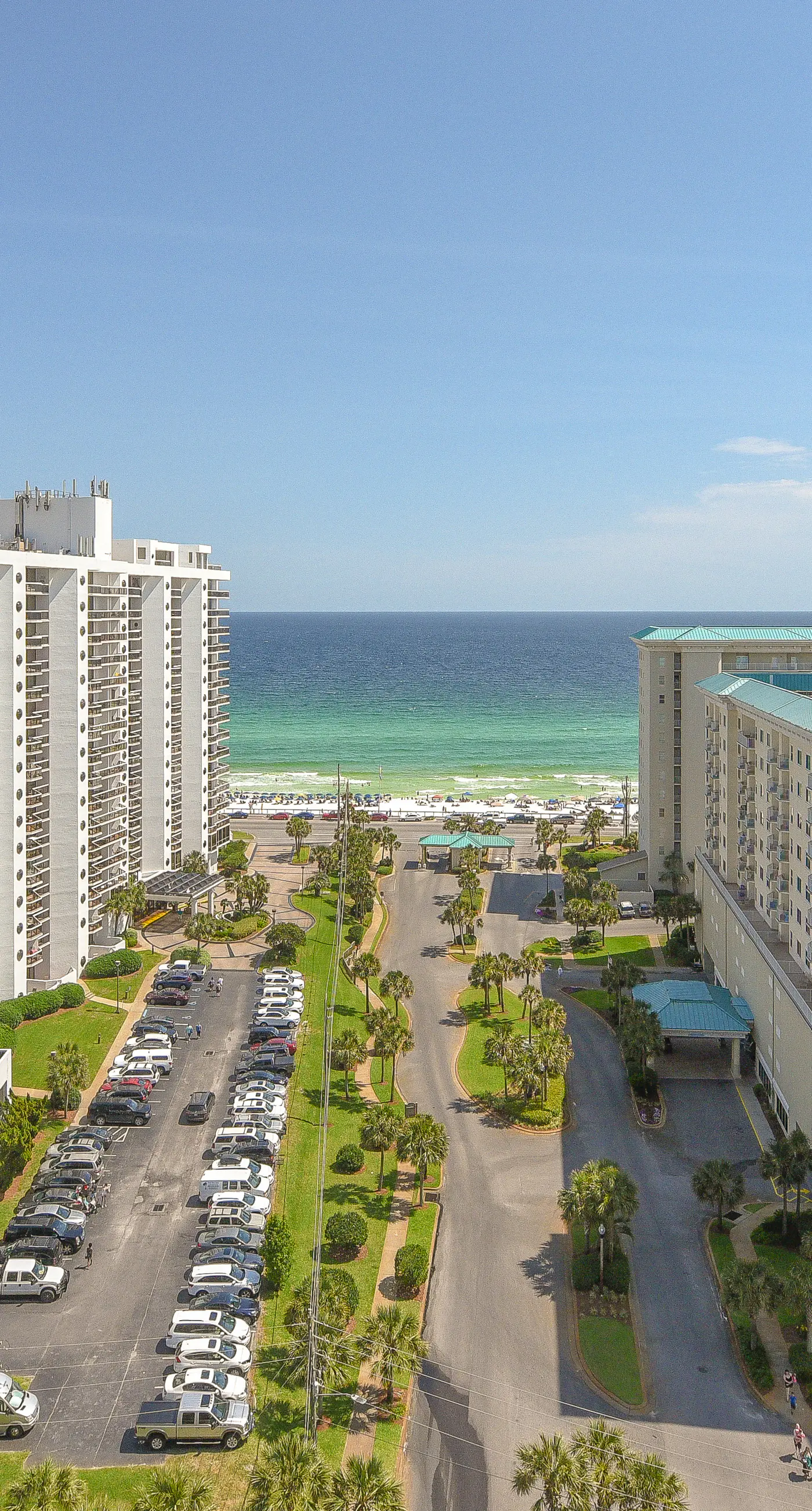 Well-appointed 15th-floor condo w/balcony, beach views, shared pool & tennis