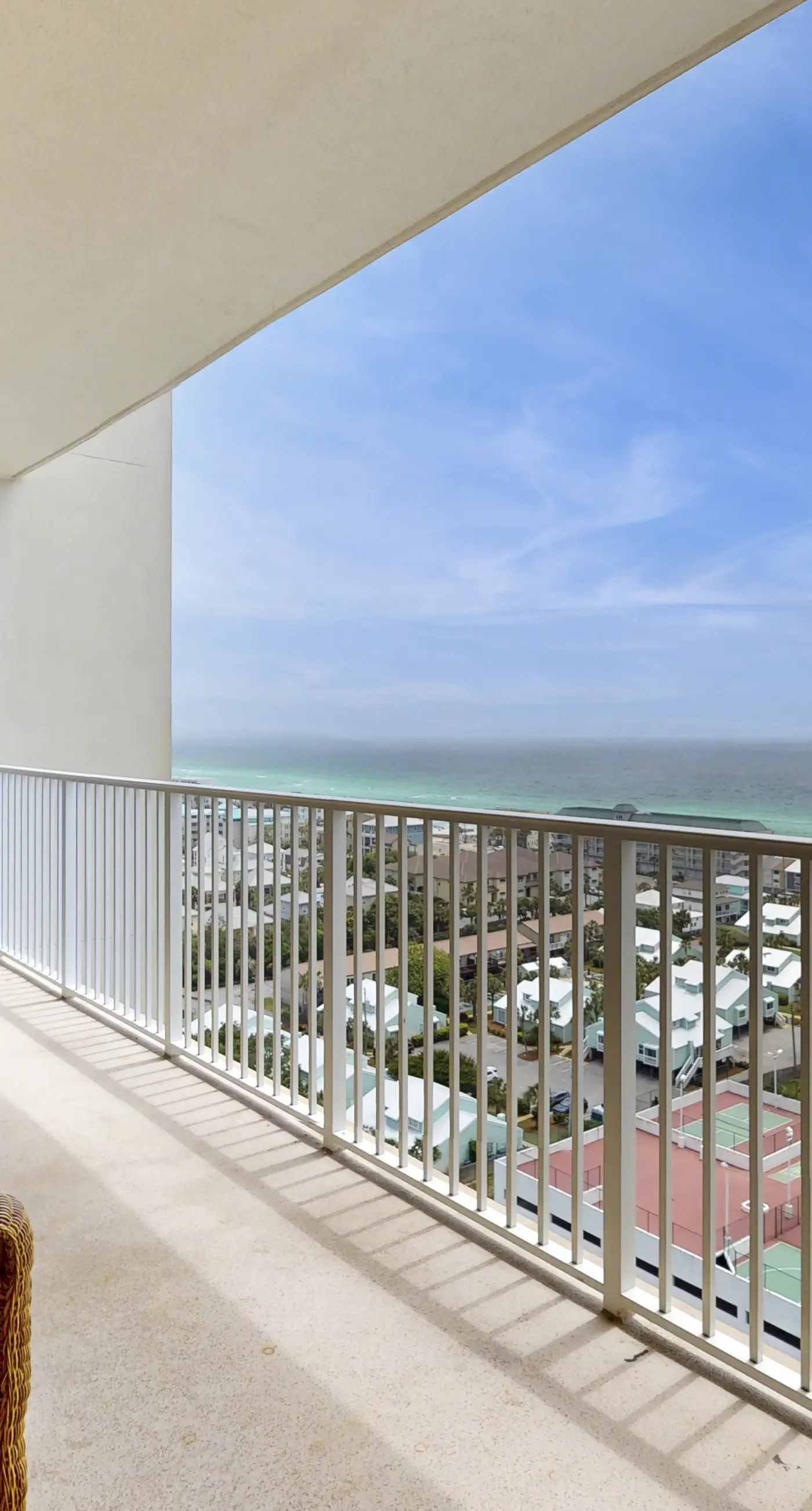 Charming 16th-floor condo w/furnished balcony, beach & Gulf views, shared pool