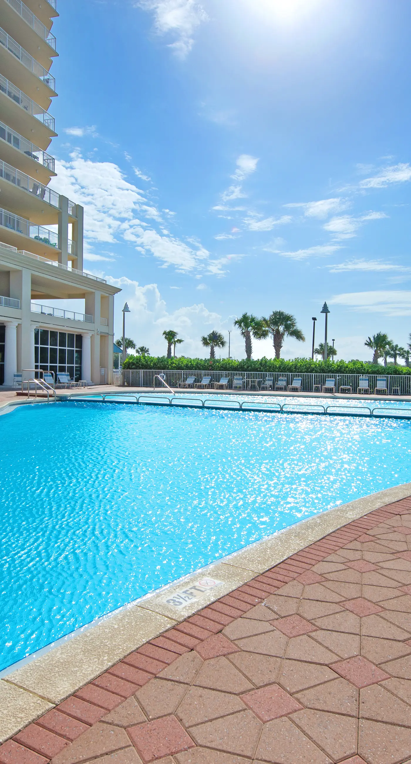Charming 16th-floor condo w/furnished balcony, beach & Gulf views, shared pool