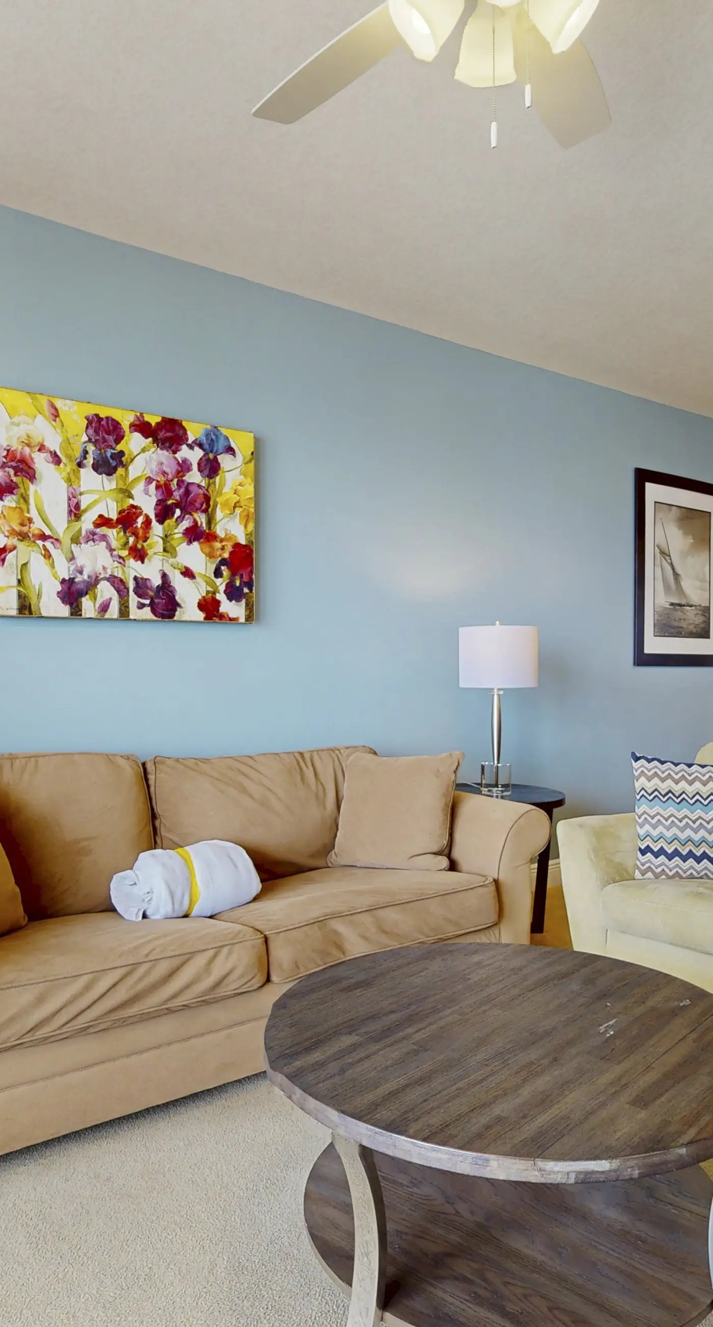 Charming 16th-floor condo w/furnished balcony, beach & Gulf views, shared pool