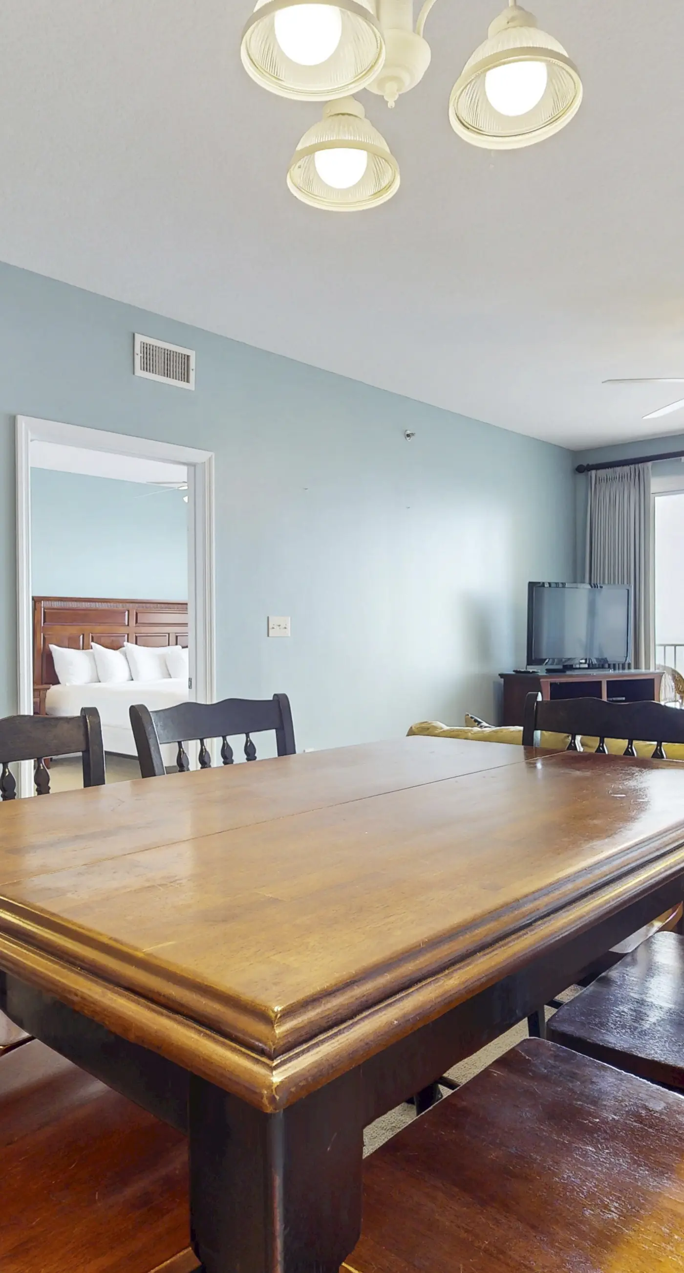 Charming 16th-floor condo w/furnished balcony, beach & Gulf views, shared pool