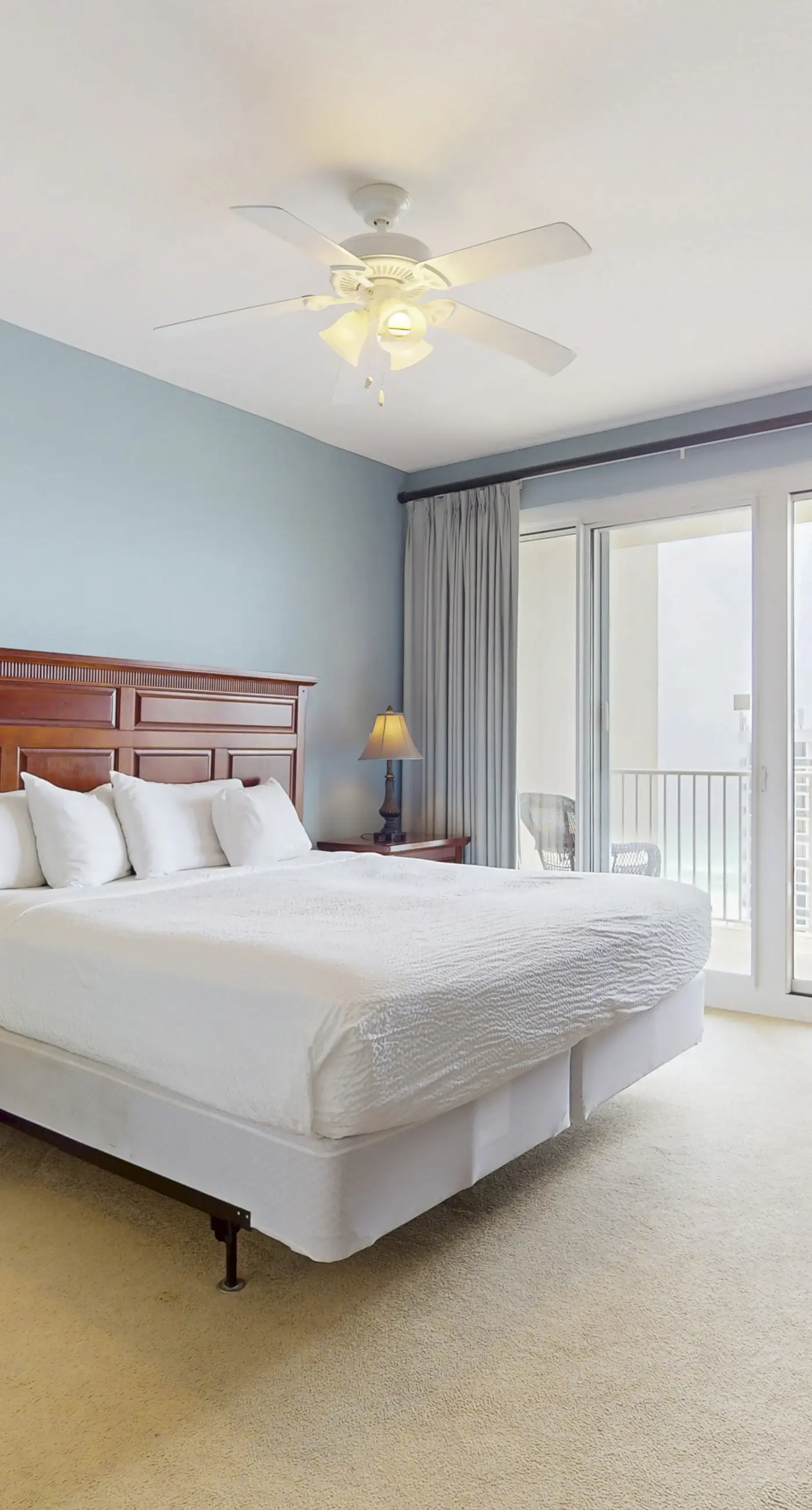 Charming 16th-floor condo w/furnished balcony, beach & Gulf views, shared pool