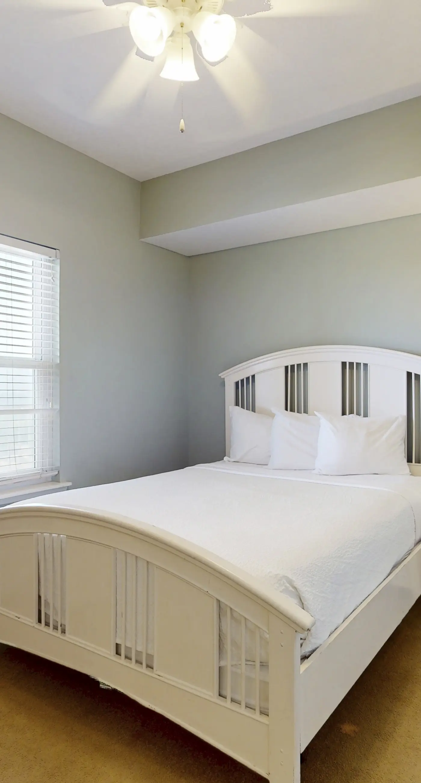 Charming 16th-floor condo w/furnished balcony, beach & Gulf views, shared pool