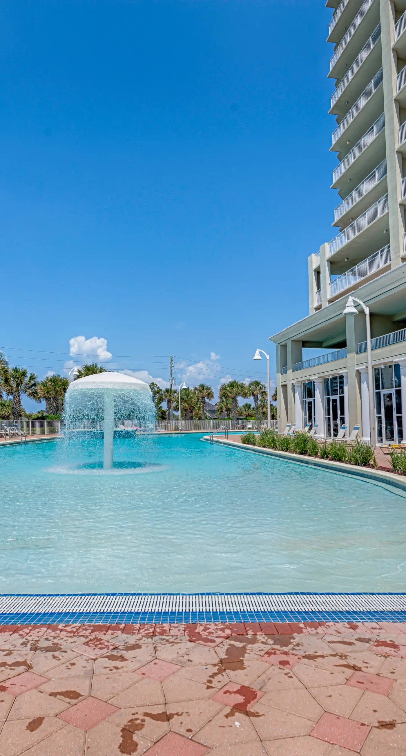 Charming 16th-floor condo w/furnished balcony, beach & Gulf views, shared pool