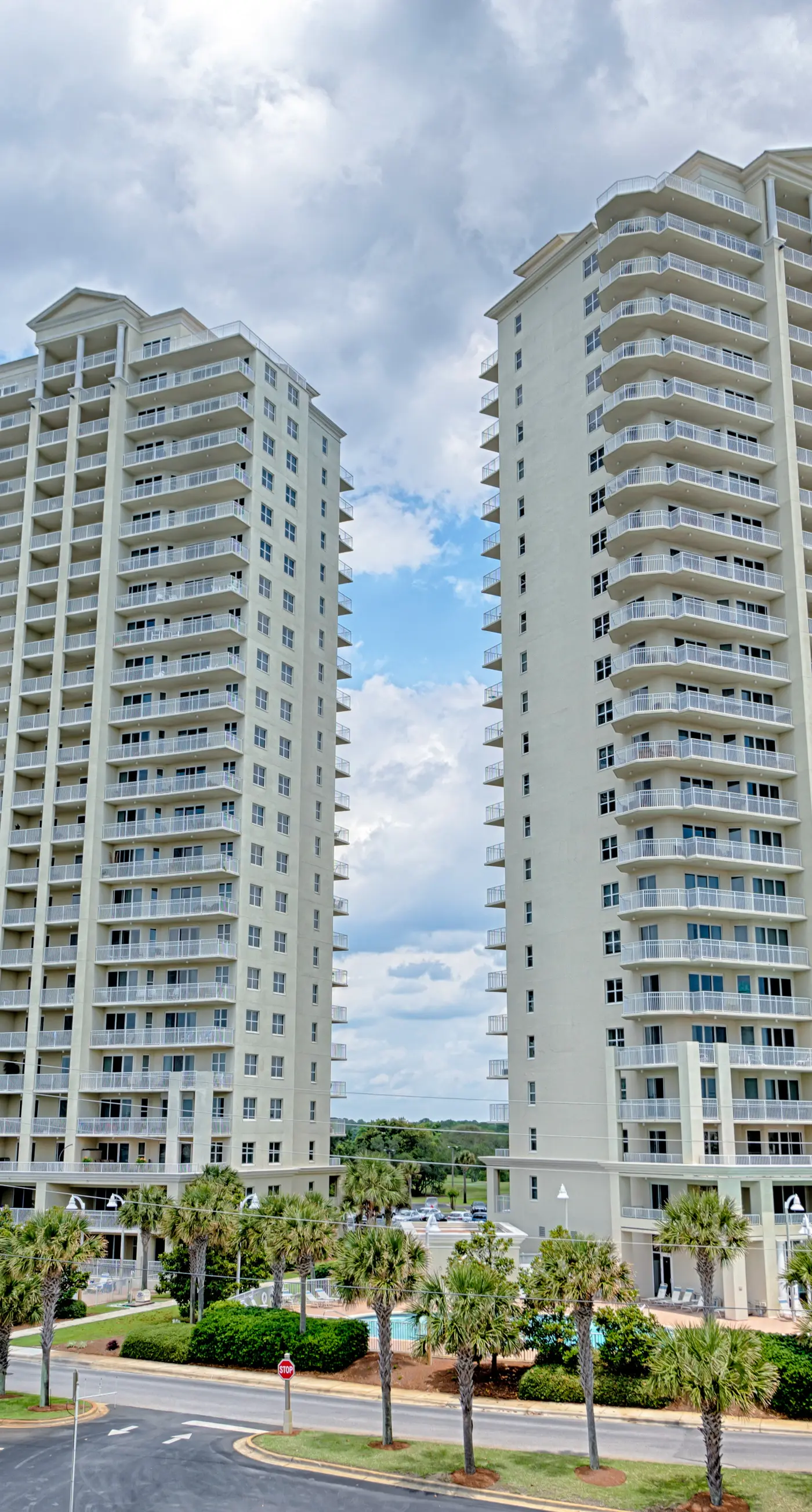 Charming 16th-floor condo w/furnished balcony, beach & Gulf views, shared pool