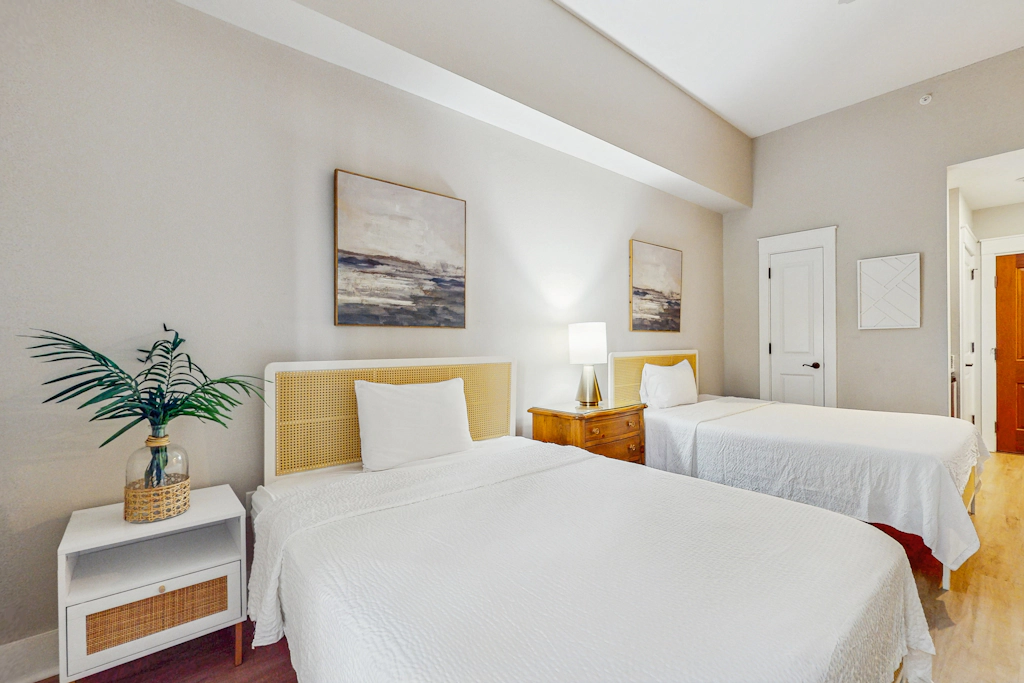 Cozy coastal studio with access to a pool, hot tub, tennis courts, grill, & spas