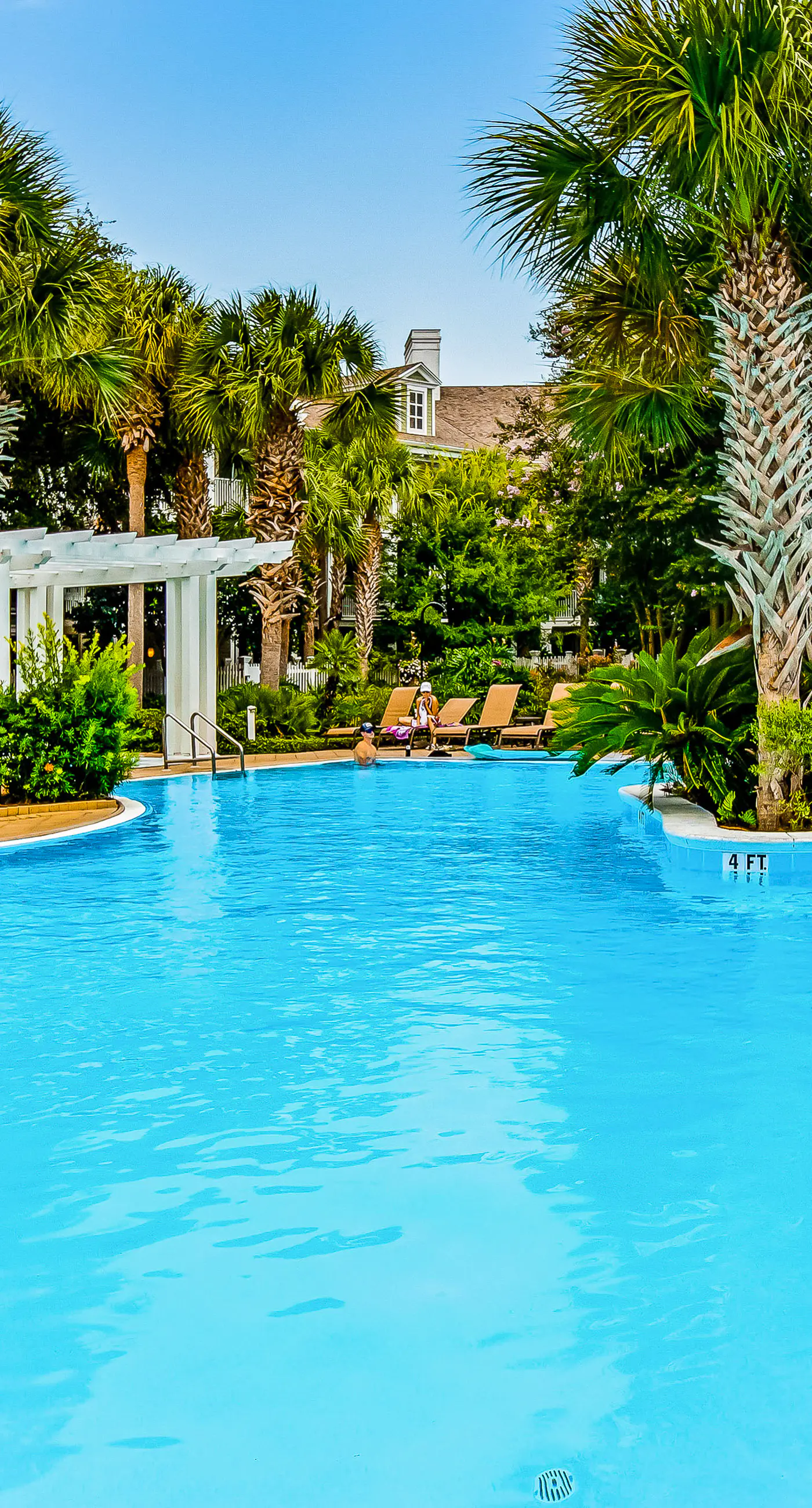 Cozy coastal studio with access to a pool, hot tub, tennis courts, grill, & spas