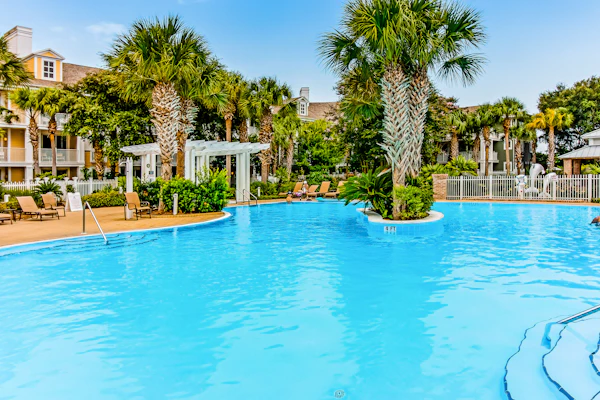 Cozy coastal studio with access to a pool, hot tub, tennis courts, grill, & spas