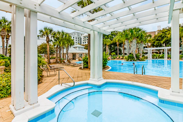Cozy coastal studio with access to a pool, hot tub, tennis courts, grill, & spas