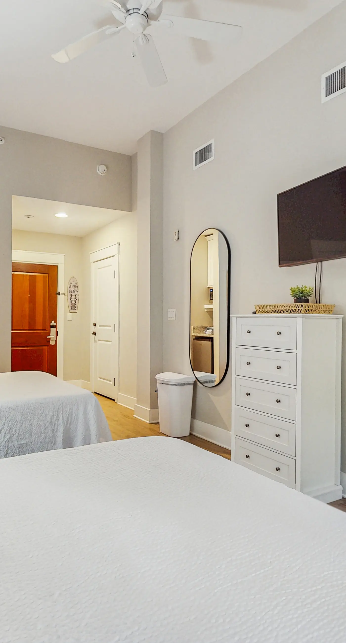 Cozy coastal studio with access to a pool, hot tub, tennis courts, grill, & spas