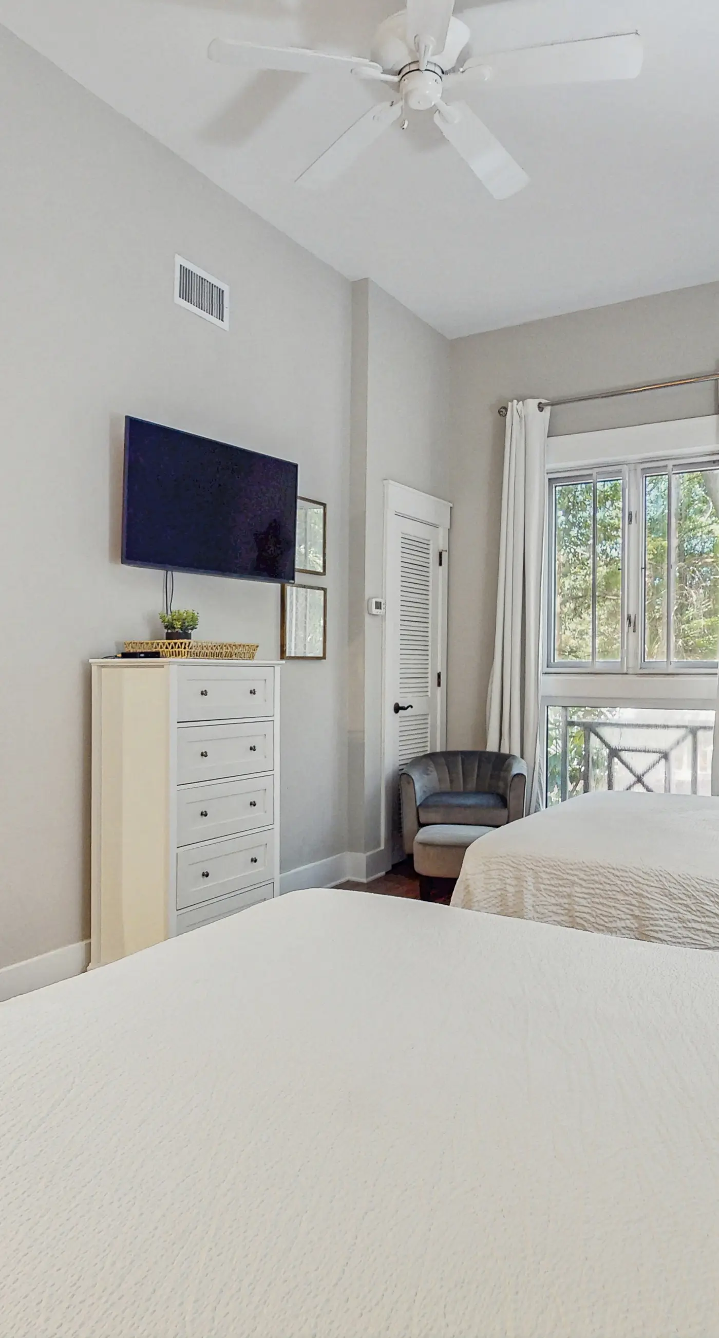 Cozy coastal studio with access to a pool, hot tub, tennis courts, grill, & spas