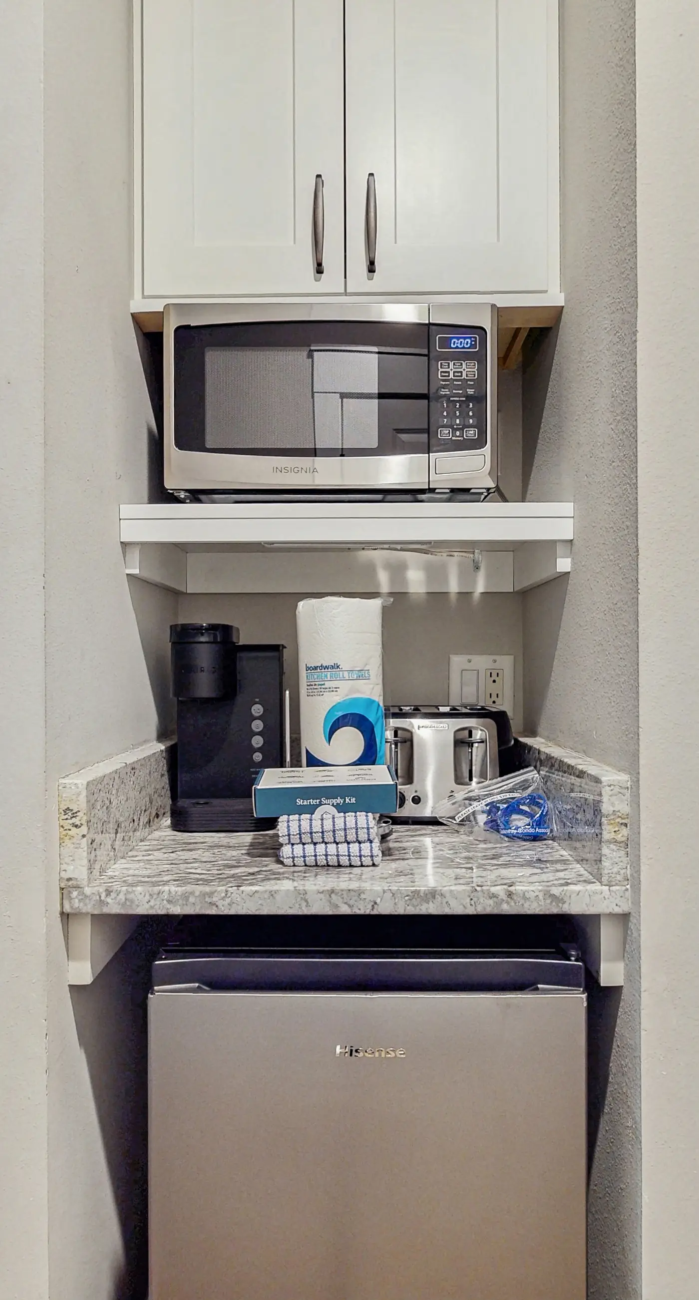 Cozy coastal studio with access to a pool, hot tub, tennis courts, grill, & spas