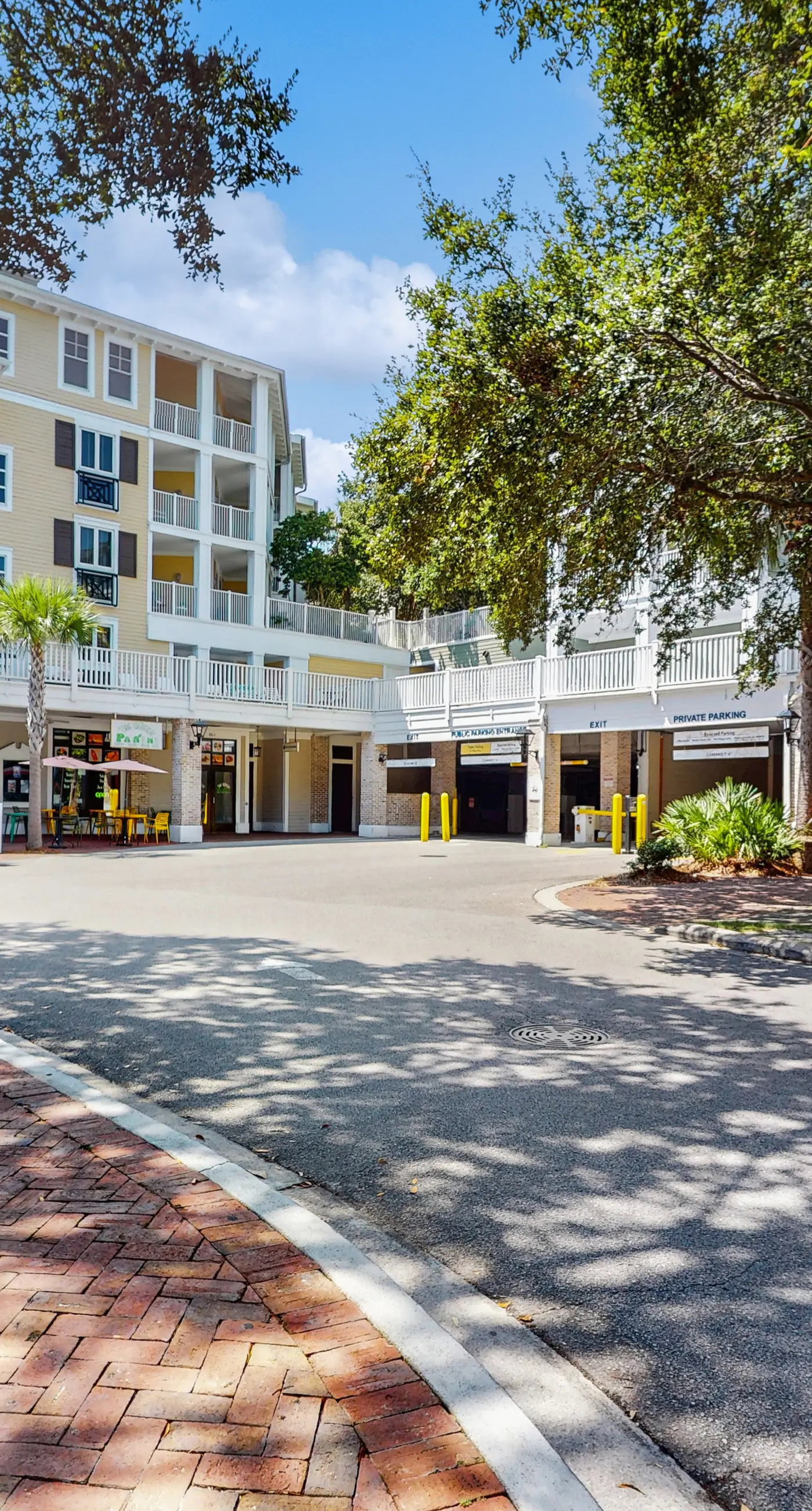 Cozy coastal studio with access to a pool, hot tub, tennis courts, grill, & spas