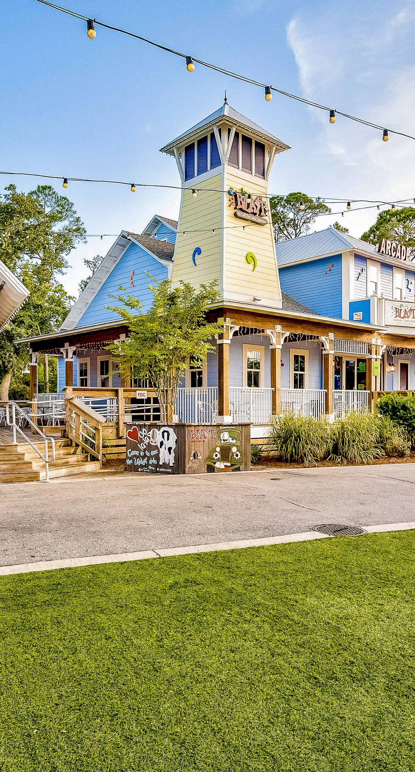 Cozy coastal studio with access to a pool, hot tub, tennis courts, grill, & spas