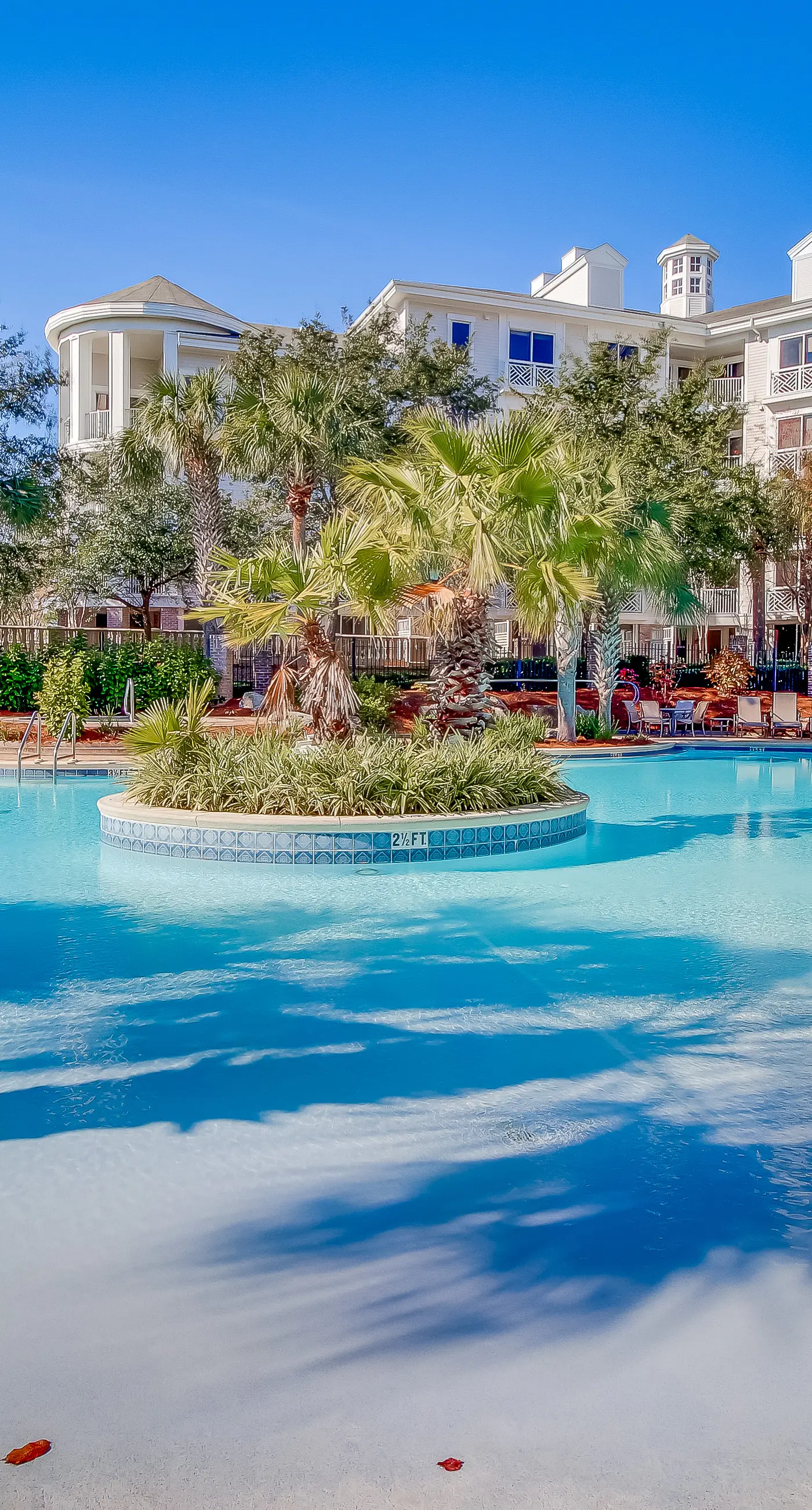 Cozy coastal studio with access to a pool, hot tub, tennis courts, grill, & spas
