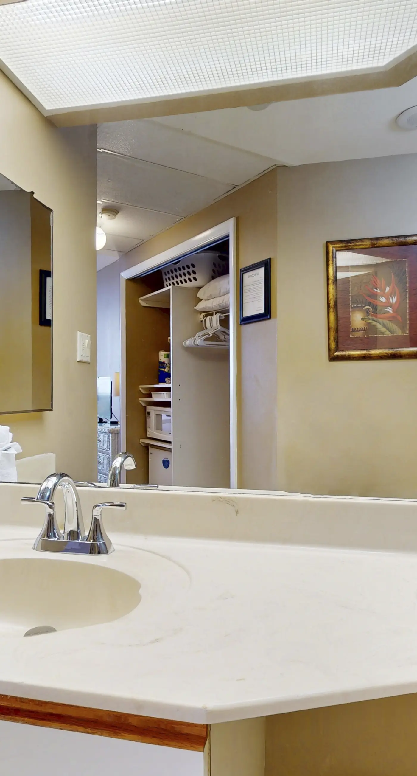 This cozy and bright resort studio is perfect for a beach getaway.