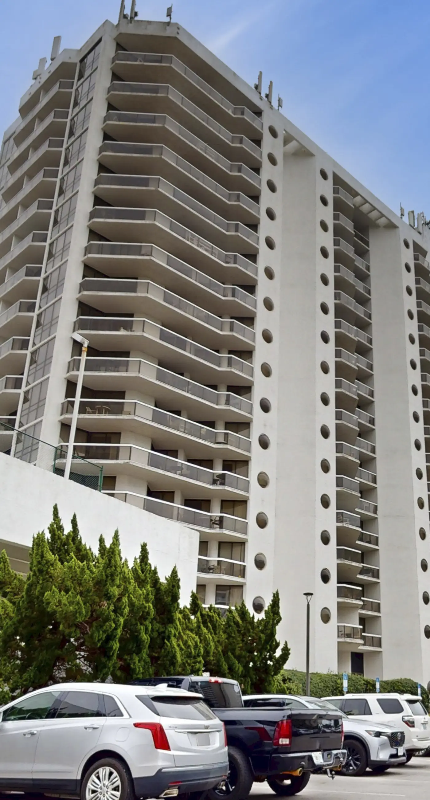 This cozy and bright resort studio is perfect for a beach getaway.