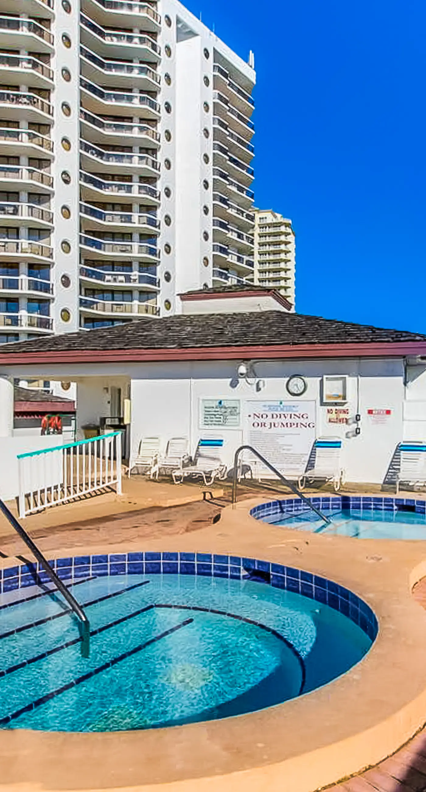 This cozy and bright resort studio is perfect for a beach getaway.