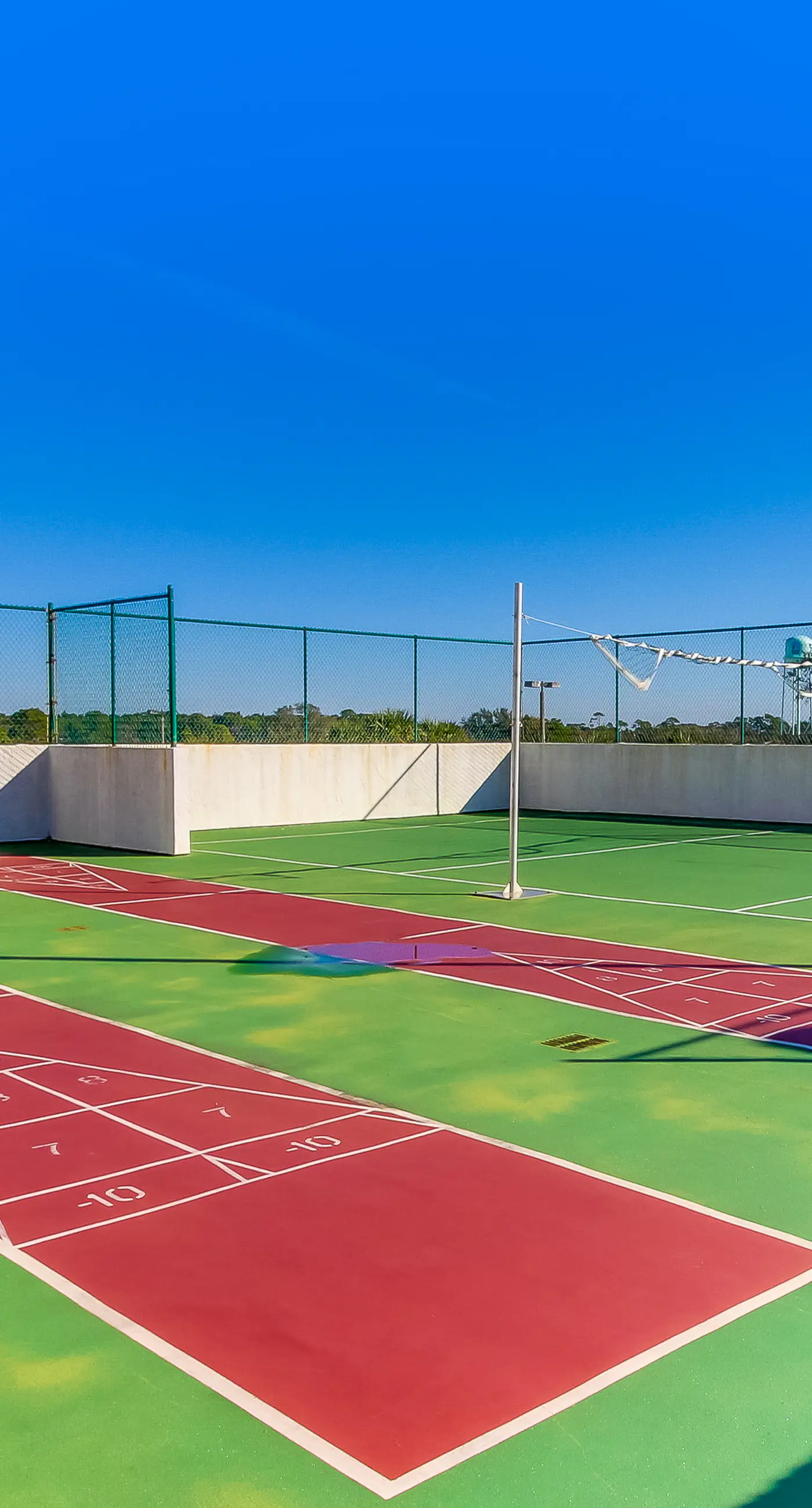 This cozy and bright resort studio is perfect for a beach getaway.