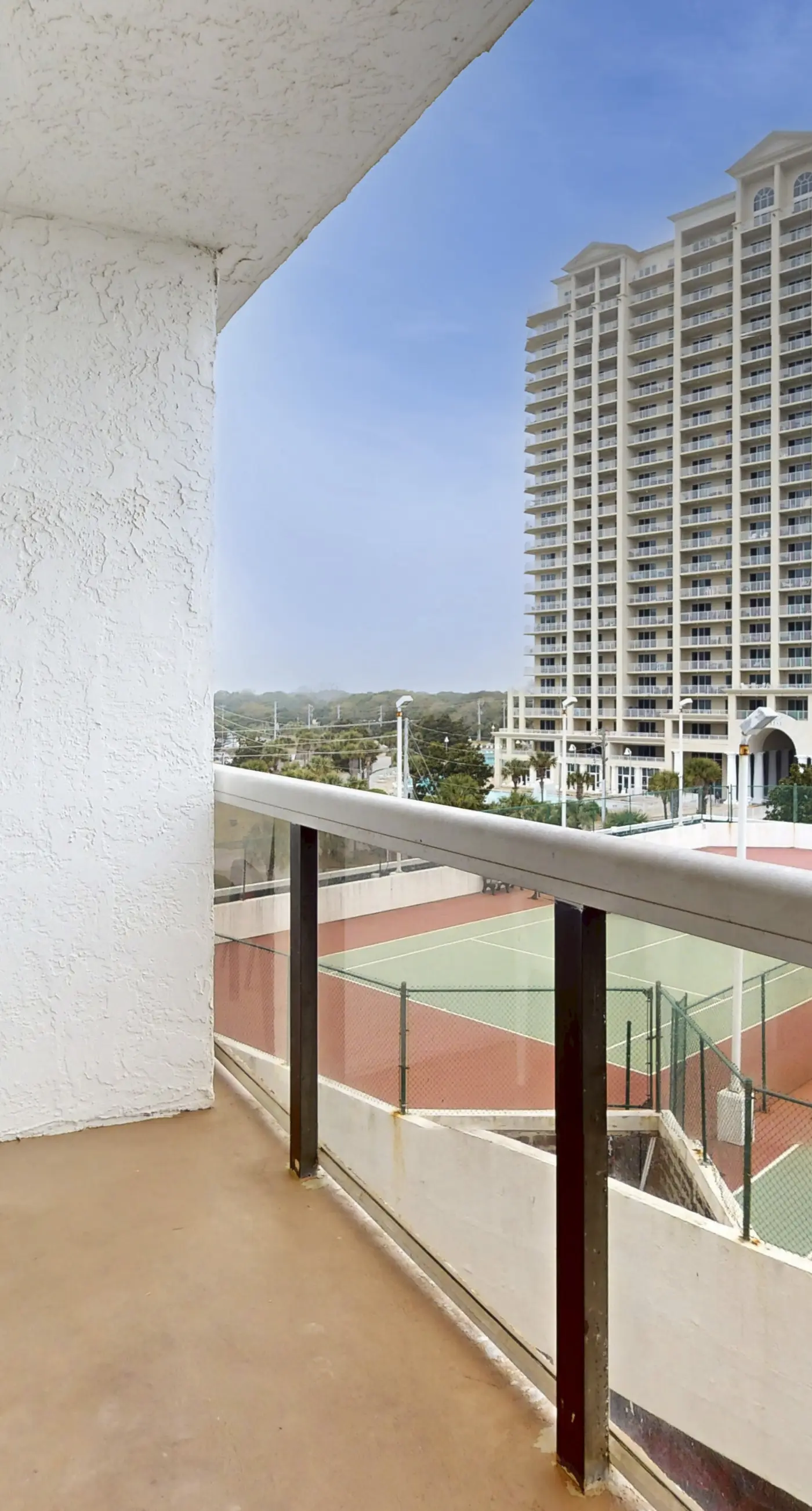 This cozy and bright resort studio is perfect for a beach getaway.