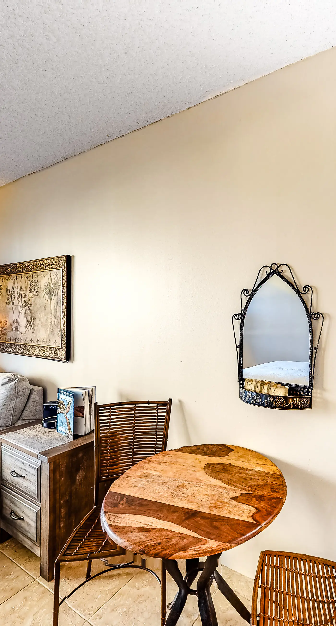 Comfortable efficiency w/ shared pool/hot tub/tennis/gym & beach access