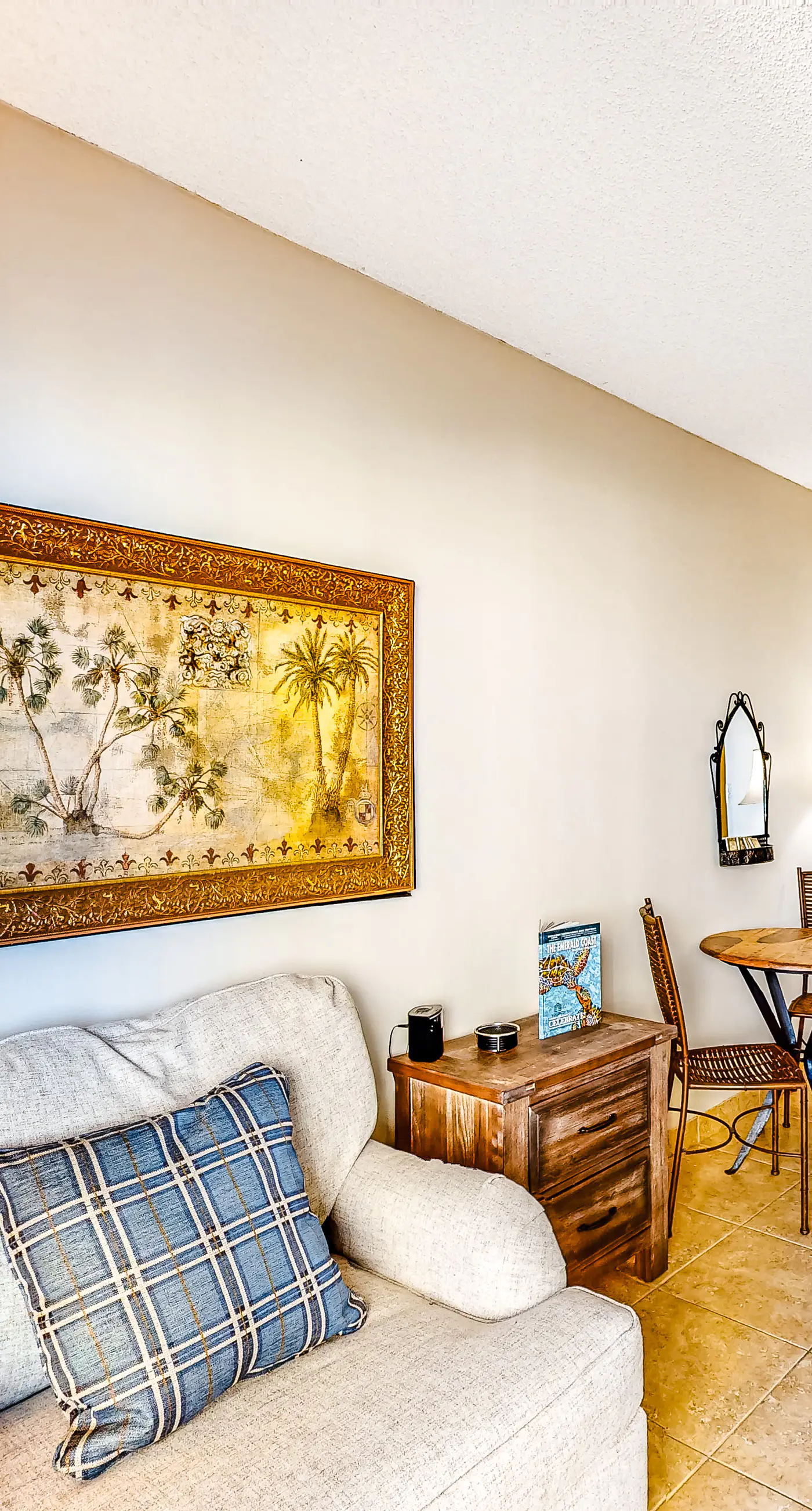 Comfortable efficiency w/ shared pool/hot tub/tennis/gym & beach access
