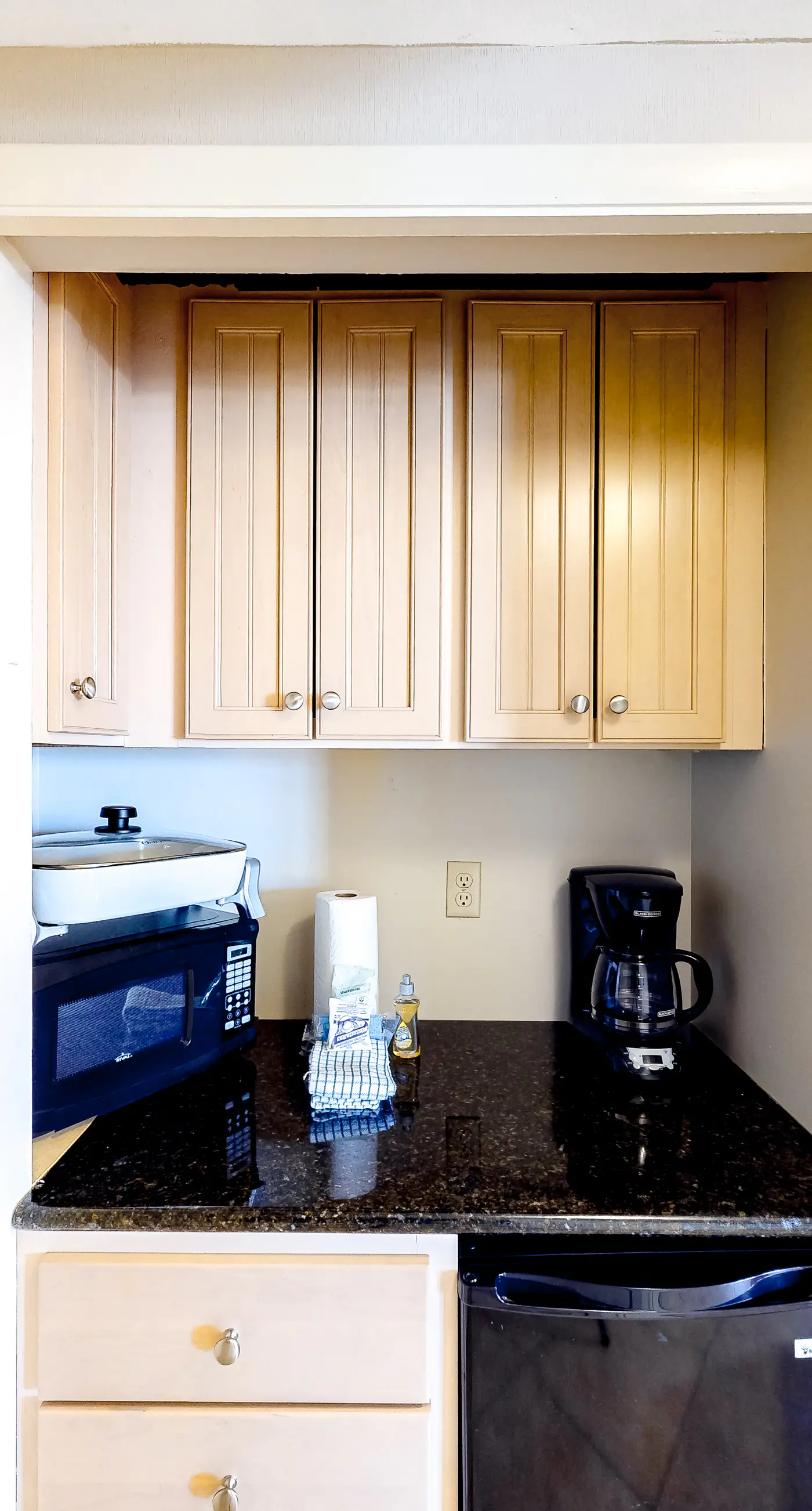Comfortable efficiency w/ shared pool/hot tub/tennis/gym & beach access