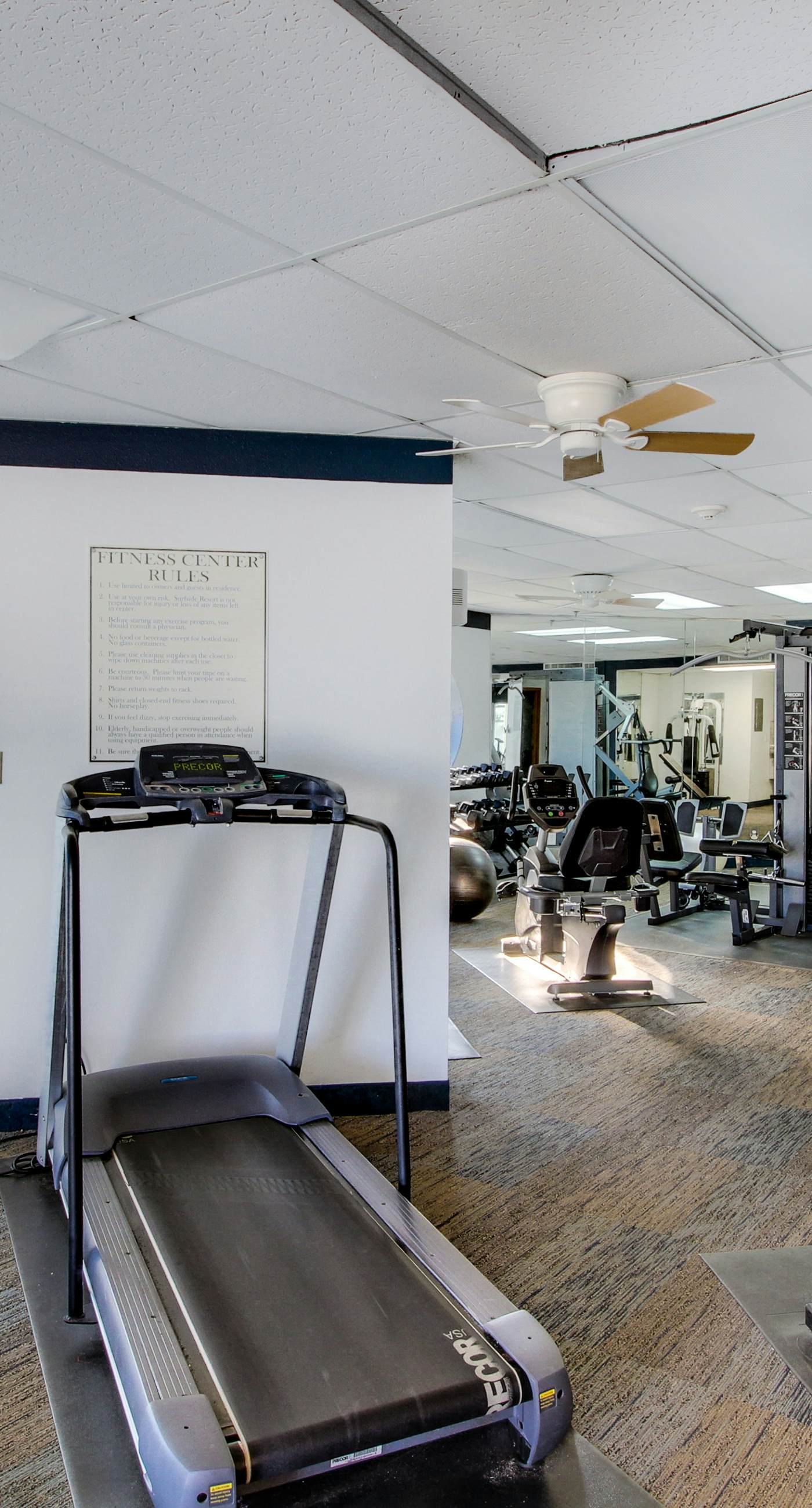 Coastal efficiency w/ shared pool, hot tub, tennis & easy beach access