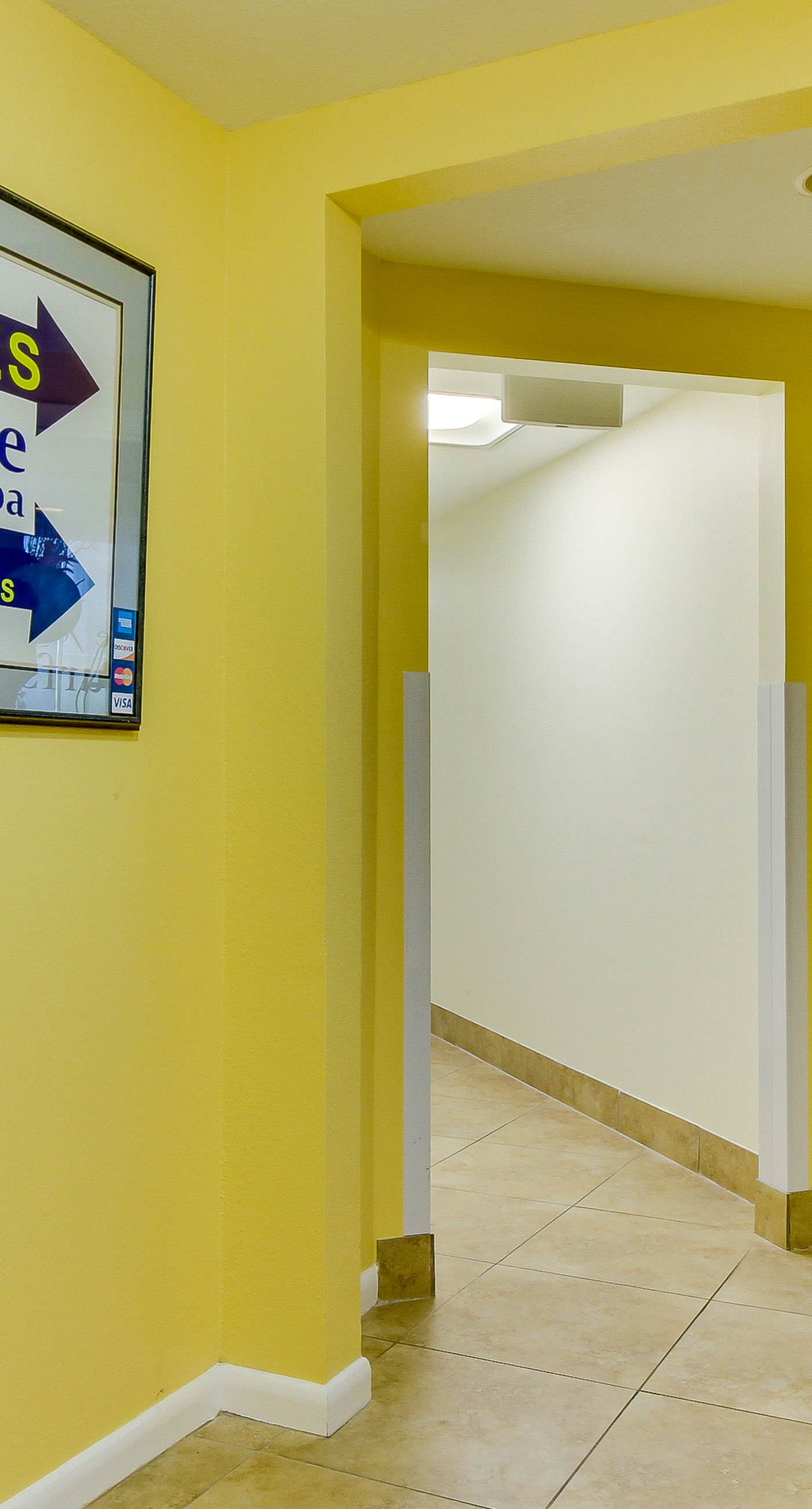 Coastal efficiency w/ shared pool, hot tub, tennis & easy beach access