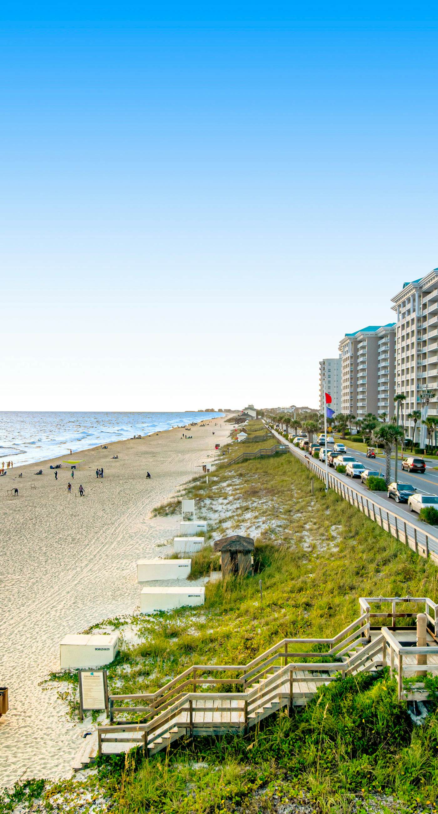 Coastal efficiency w/ shared pool, hot tub, tennis & easy beach access