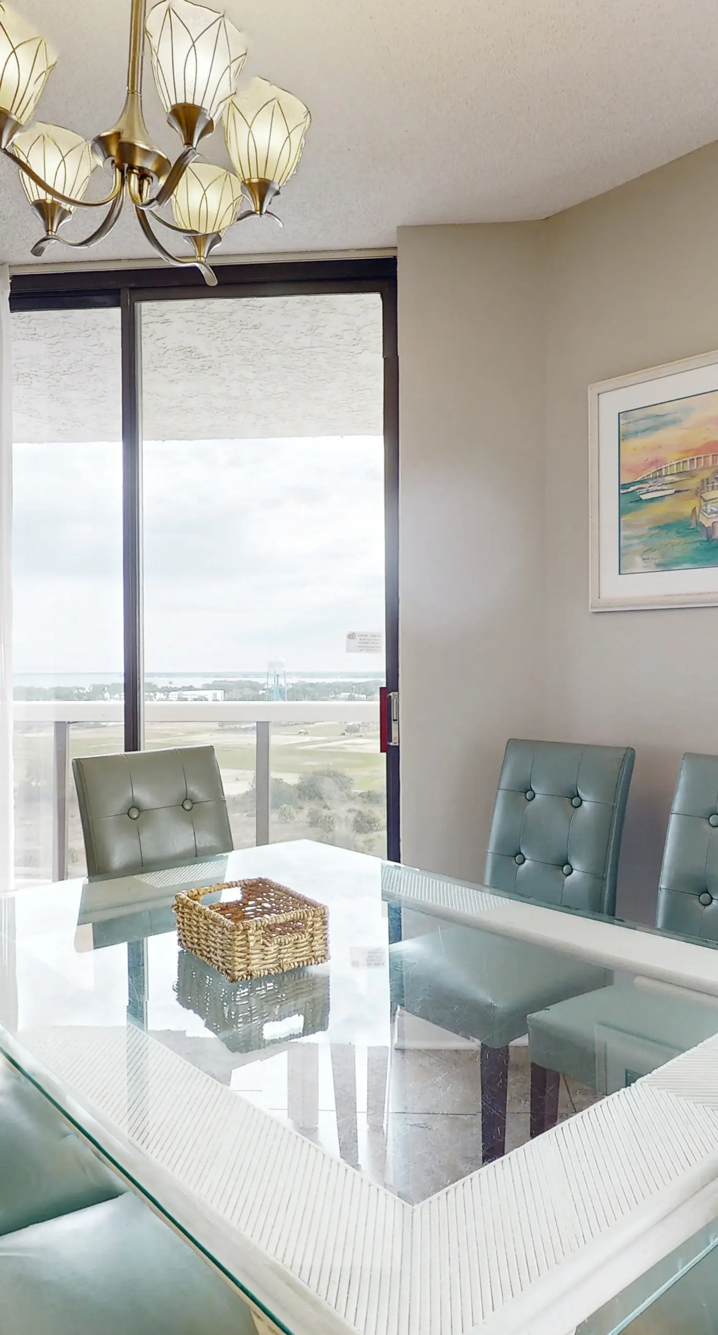 Cozy coastal condo w/ a shared pool, hot tub, & easy beach access